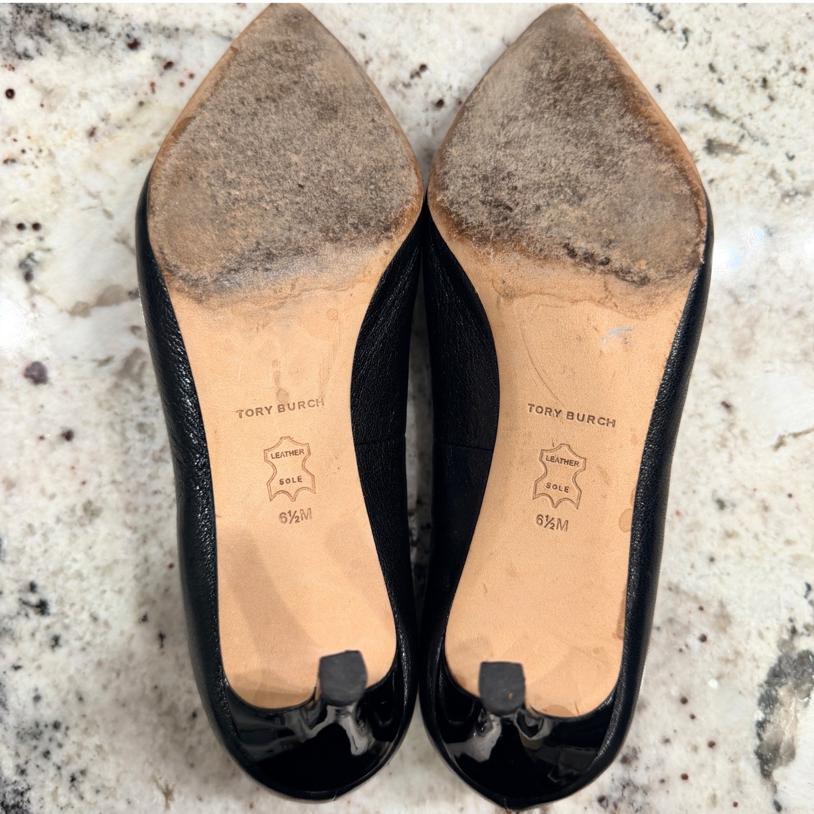 Tory Burch Eleanor 65 Pumps Black Leather Gold Logo Pointed Toe Heels Size 6.5