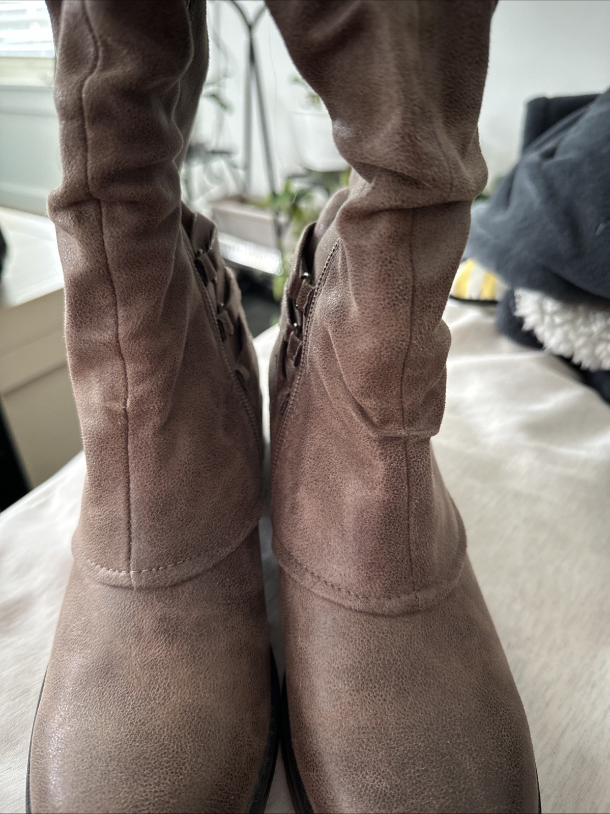 Baretraps Knee High Boot Mushroom Color Womens Size 6M With Stretch Calf Zip
