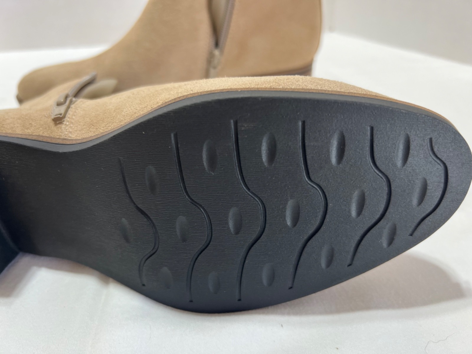 Womens White Mountain Ankle Boot, size 10M, Beige, Suede Upper, side zipper.