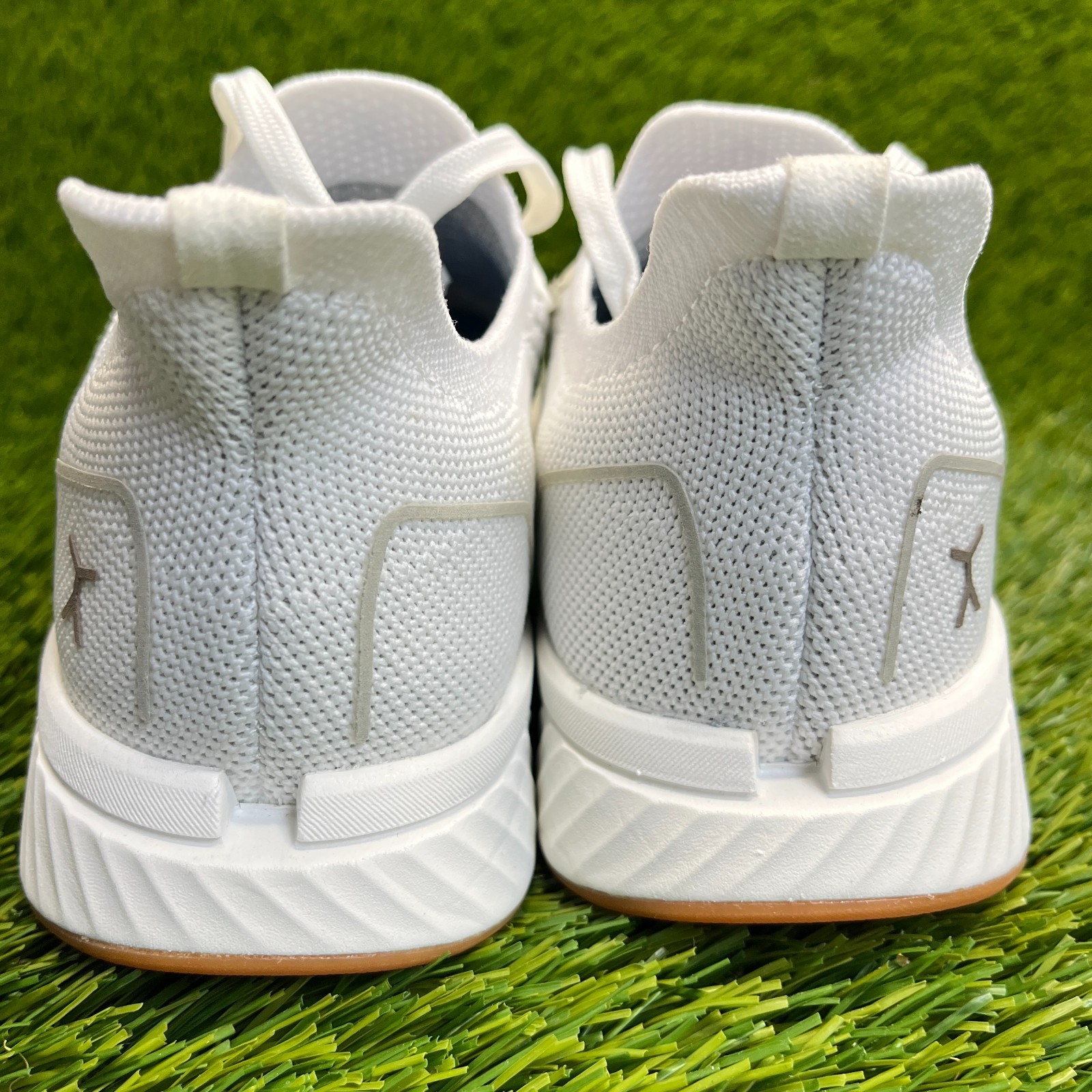 Flux Adapt Runner White Gum Womens Size 6 Running Athletic Walking Knit Shoes