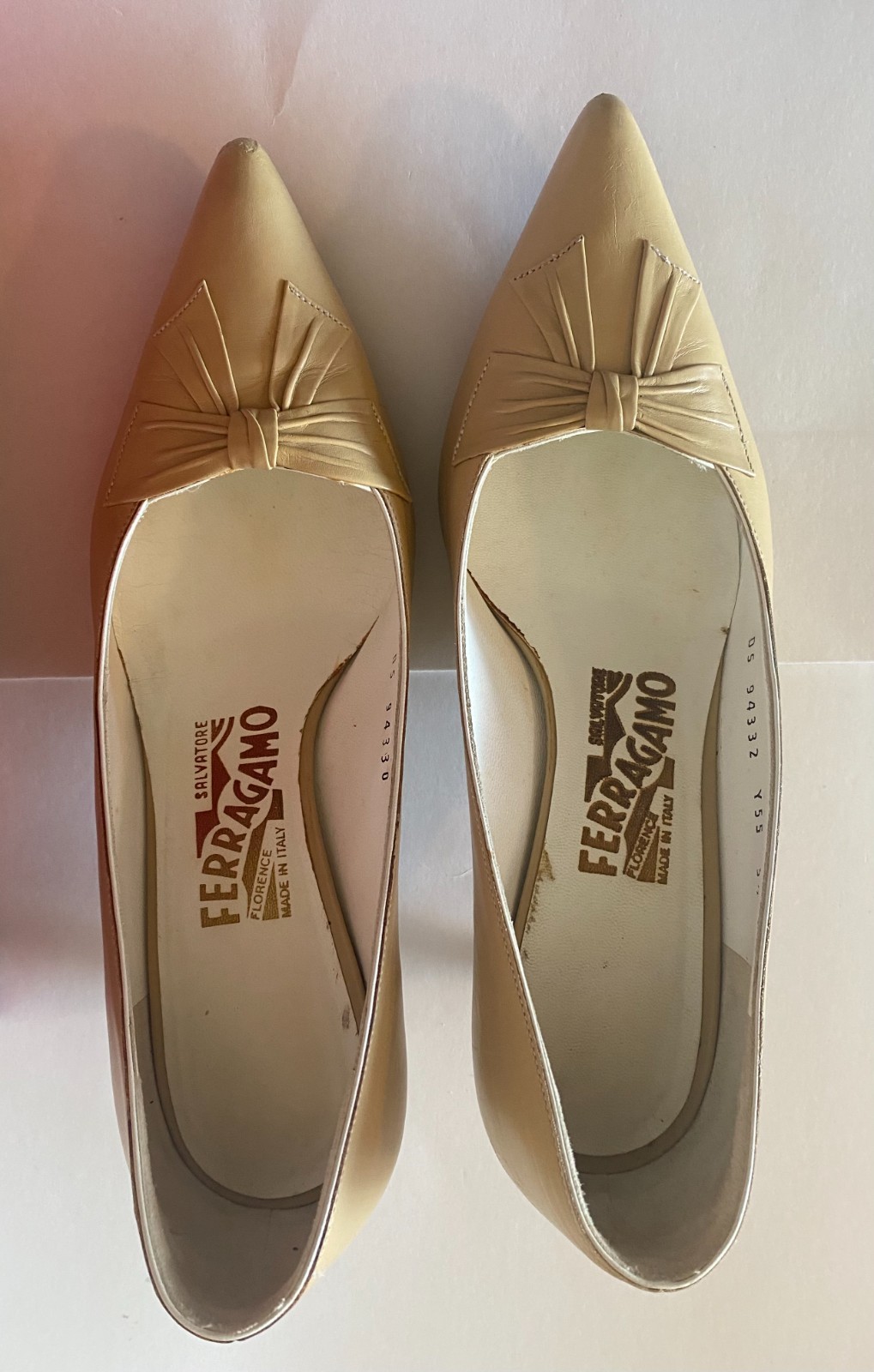 Vintage Salvatore Ferragamo Calfskin Leather «Carla» Kitten Heels Size 5 1/2