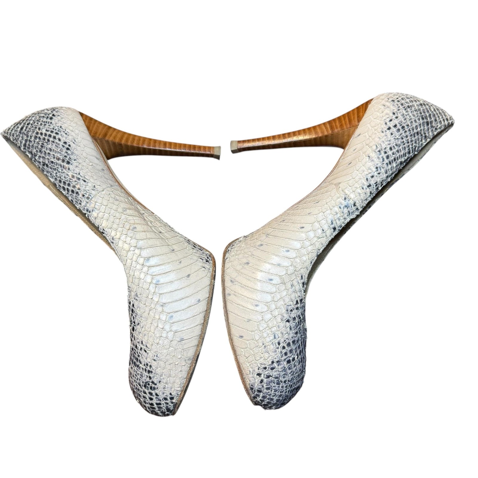 Stuart Weitzman Shoes Womens Size 8.5 White Snake Print Round Toe Pumps LW11031