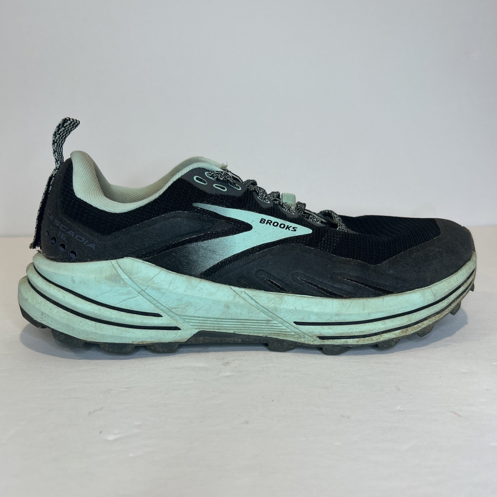 Brooks Cascadia 16 Women’s 8 Black Mint Green Running Athletic Shoes 1203631B049