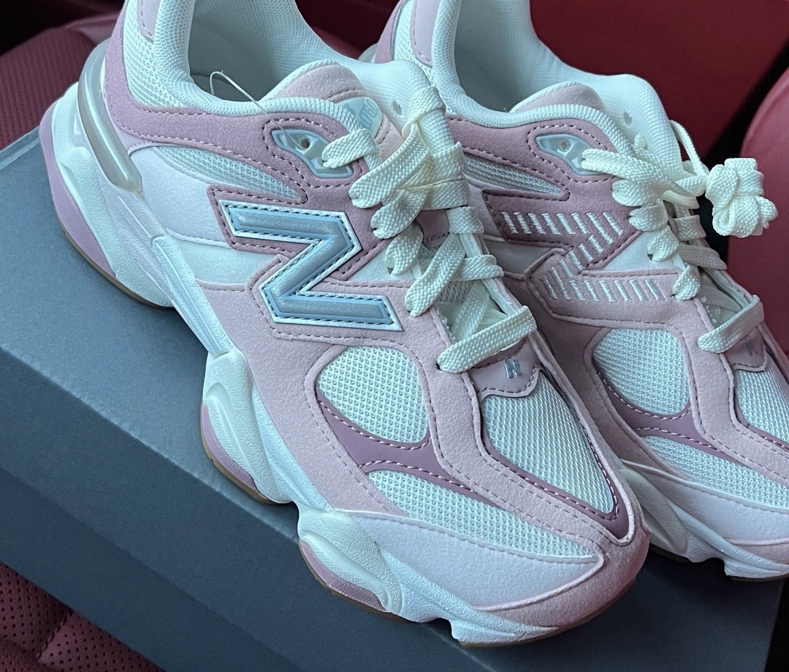 New Balance Women’s Pink/White Lace-Up Low Top Colorblock Sneakers New w/ Box