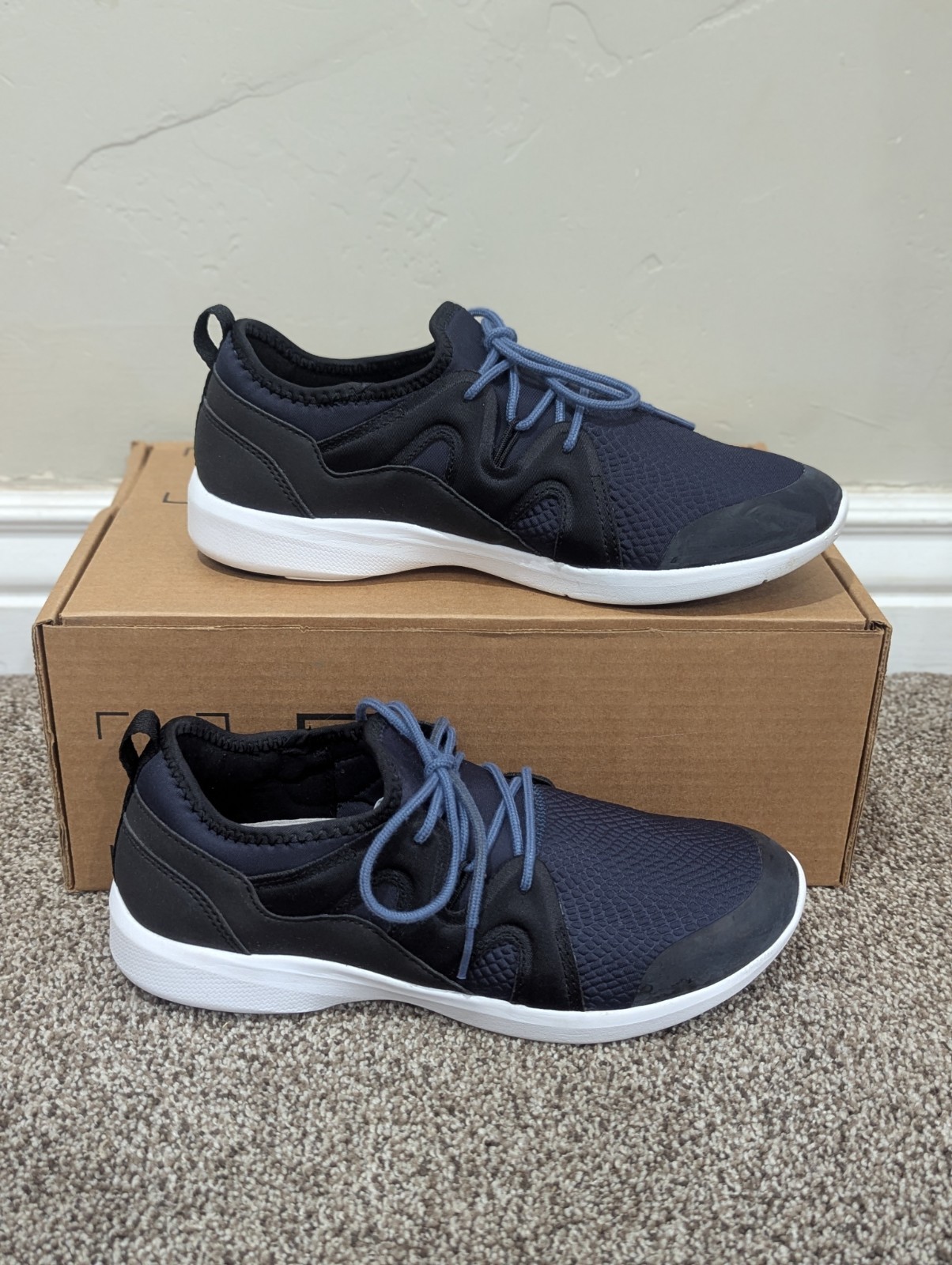 Size 9 Women’s Vionic Storm/ASR1724 Navy Lace Up Low Top Sneakers Shoes