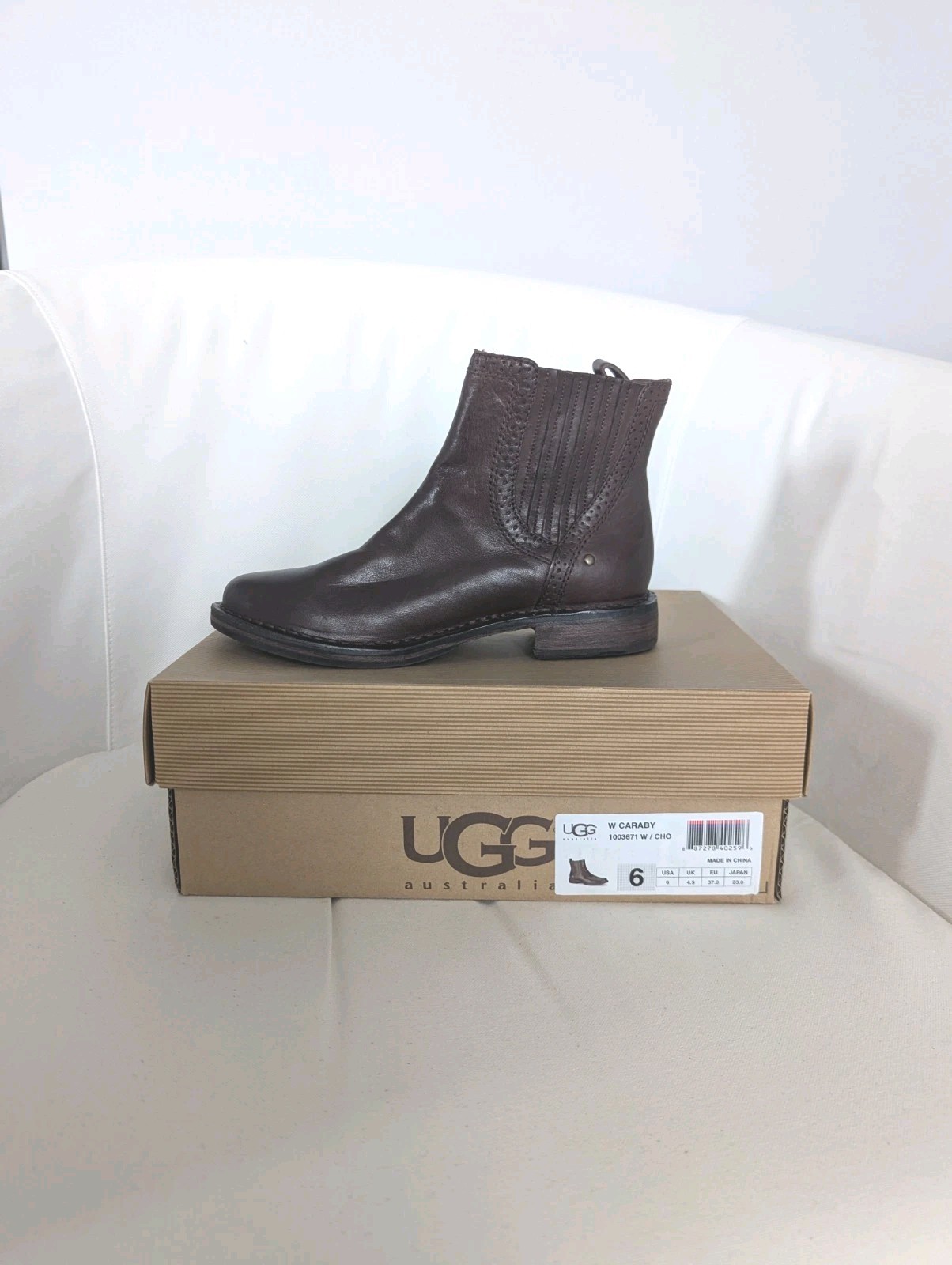 UGG Australia Caraby Ankle Boots Womens Sz 6 or 9 Brown Leather Chelsea 1003671