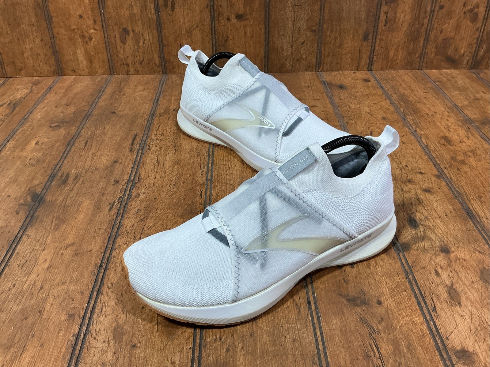 Brooks Levitate 4 LE Womens Size 10 White Silver Athletic Running Shoes Sneakers