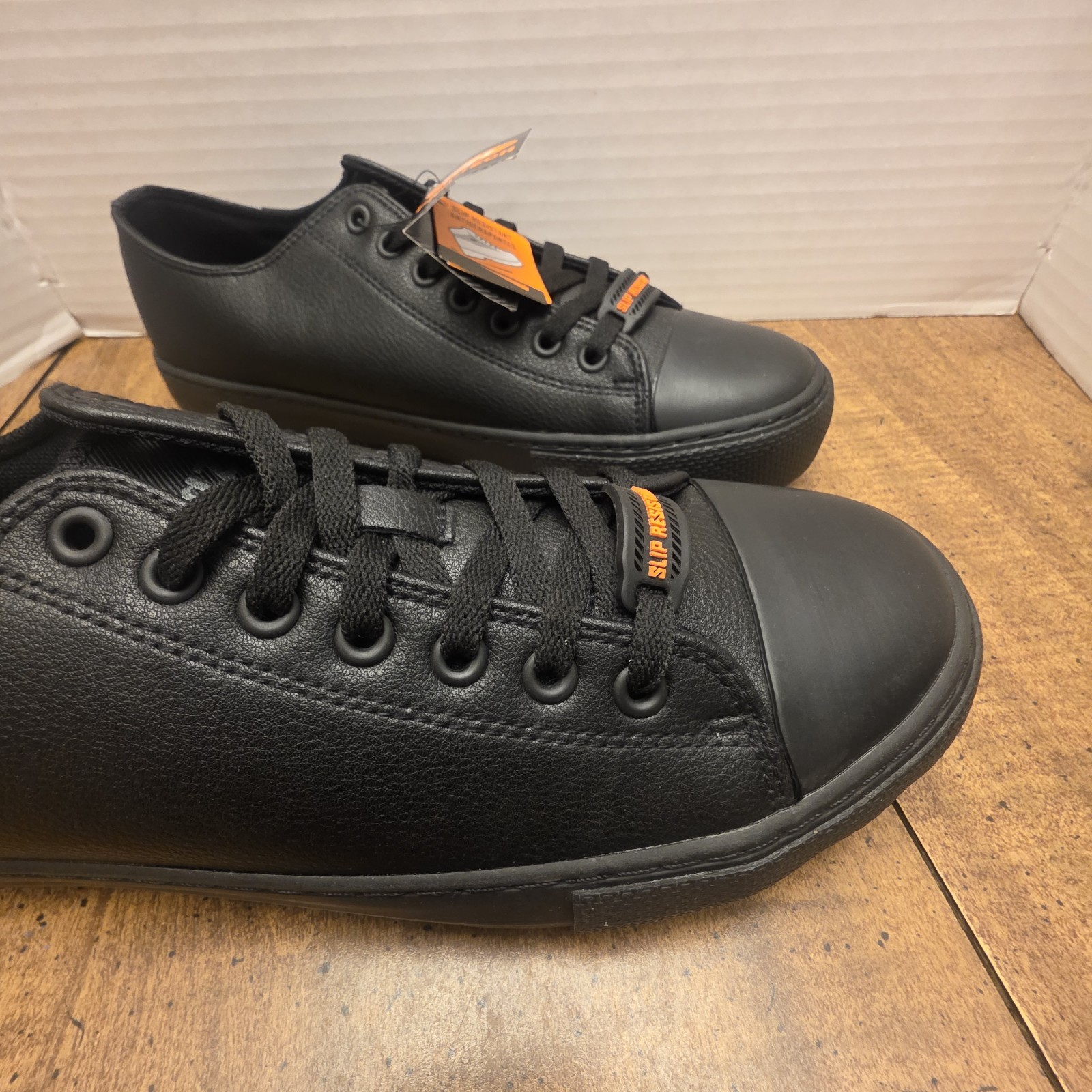 Lugz Pro-Tech Women’s LEATHER Slip Resistant Sneakers Shoes Black US SIZE 9 NWT