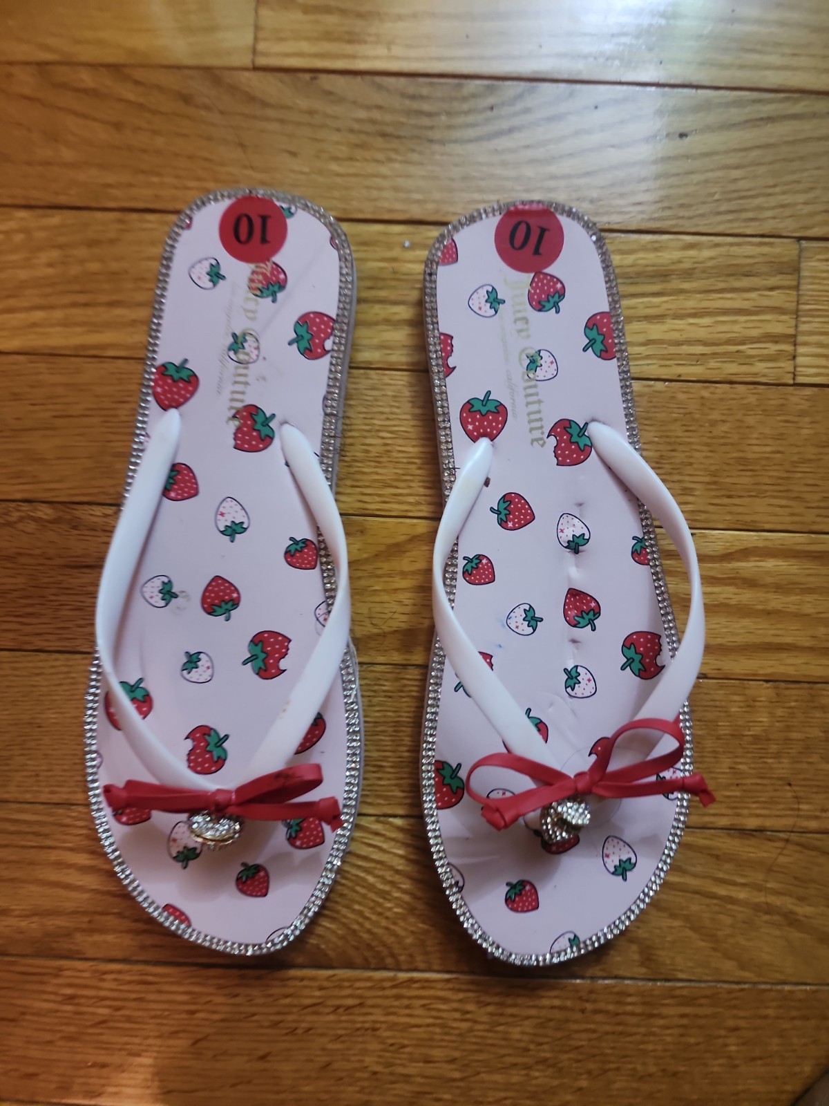 Juicy Couture Strawberry Flip Flops Sz 10 Pink Rhinestone Charm Sandals NWOT