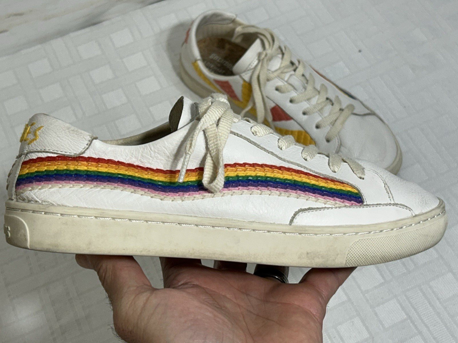 Soludos White Leather Shoe Women’s Size 9 Rainbow Sunrise Embroidery Retro 80s