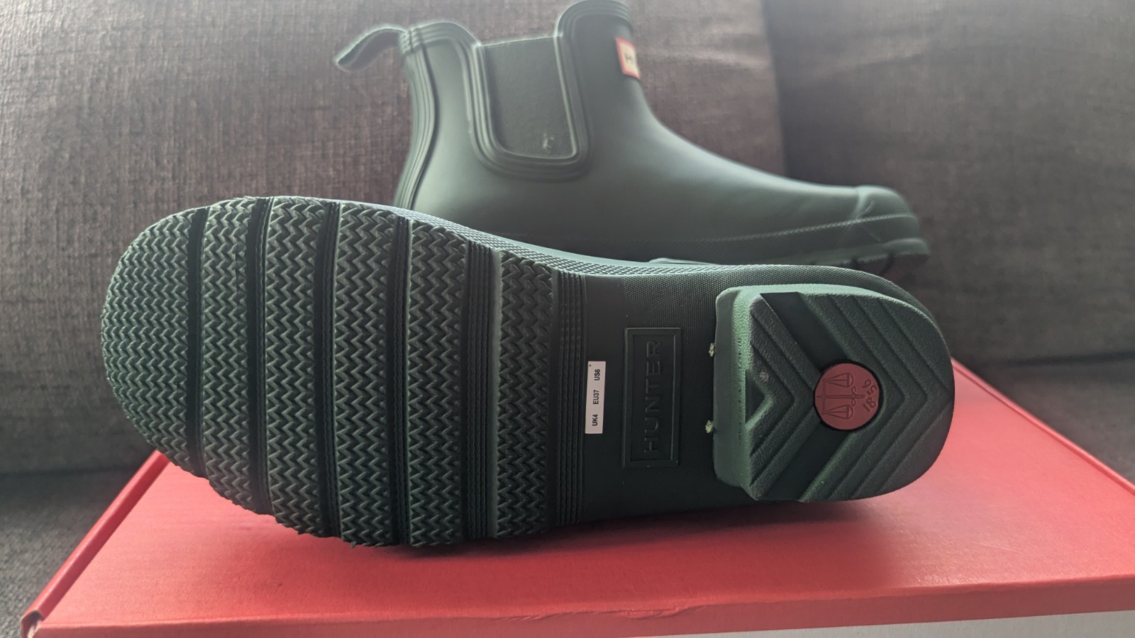 Hunter Women’s Green Chelsea Ankle Rain Boots Rubber Logo Accent Size 6