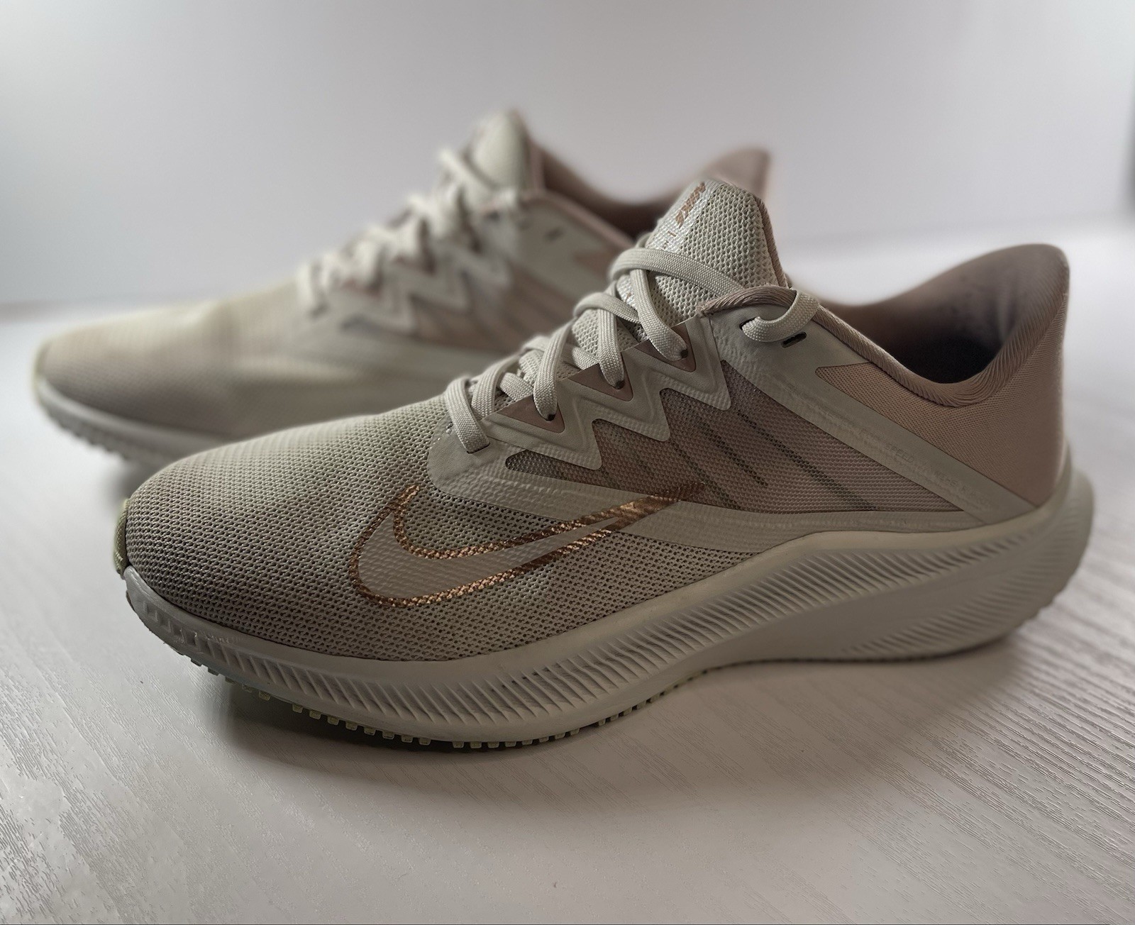 Nike Quest 3 Women’s Running Shoes CD0232-003 Rose Gold White Sz 10.5