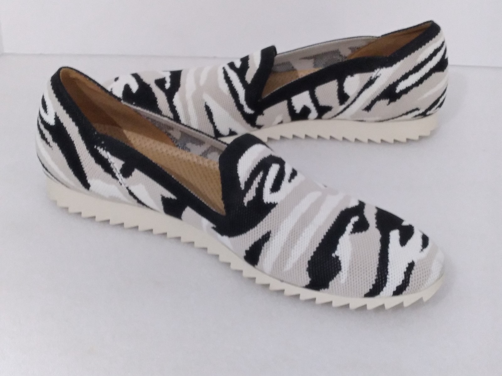 Vaneli Flats Shoes Canvas Stretch Zebra Black, Gray, White Women’s 10.5N EUC