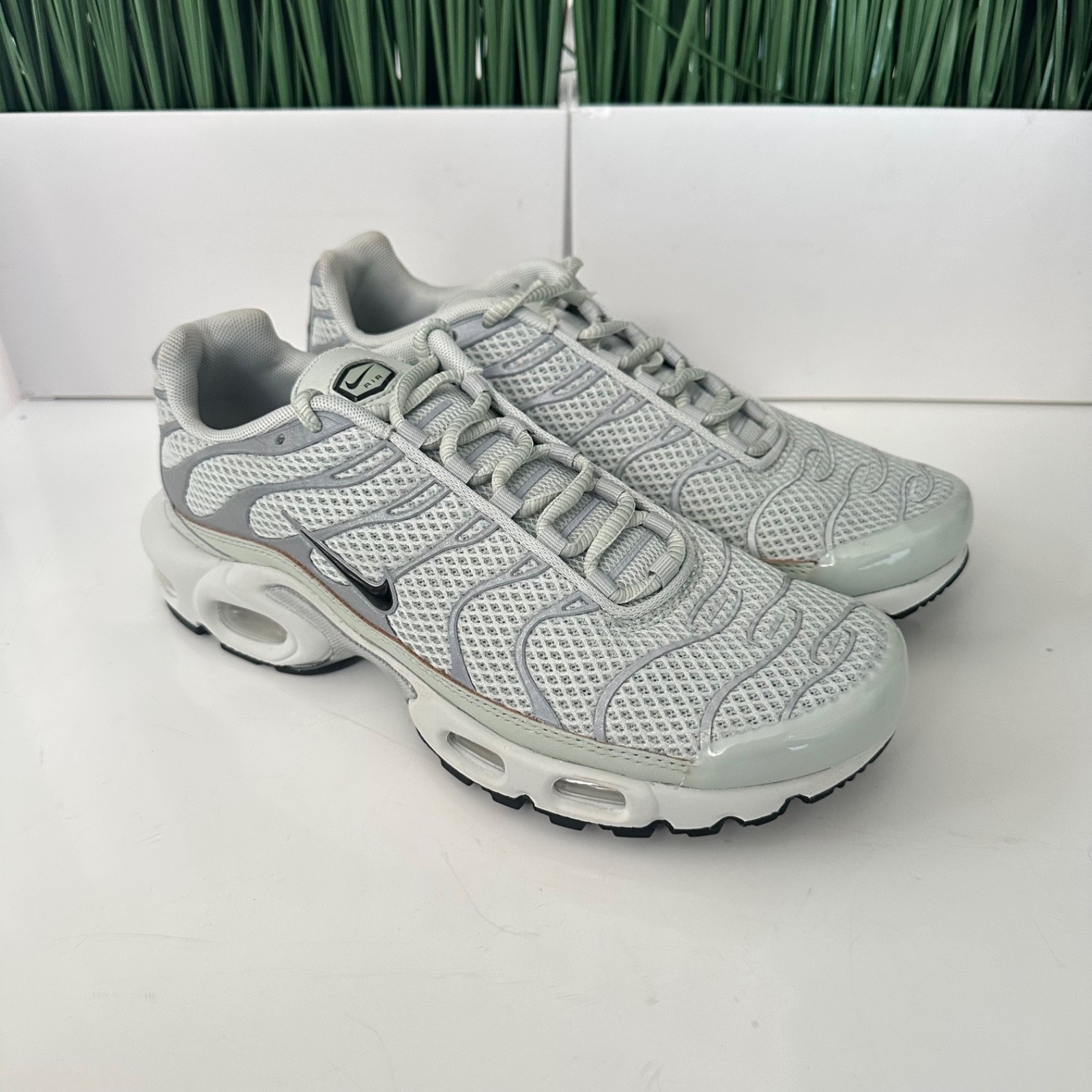 Nike Air Max Plus NBY Light Silver Chrome Womens Shoes FV8480-002 Size 8