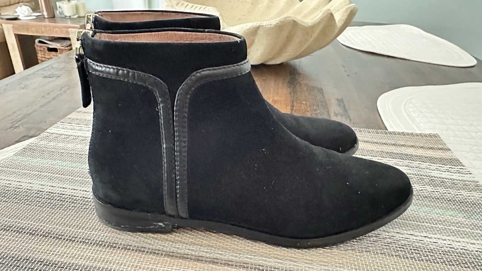 Louise Et Cie Black Leather Ankle Boots Size 6 M Modern Minimalist Contemporary
