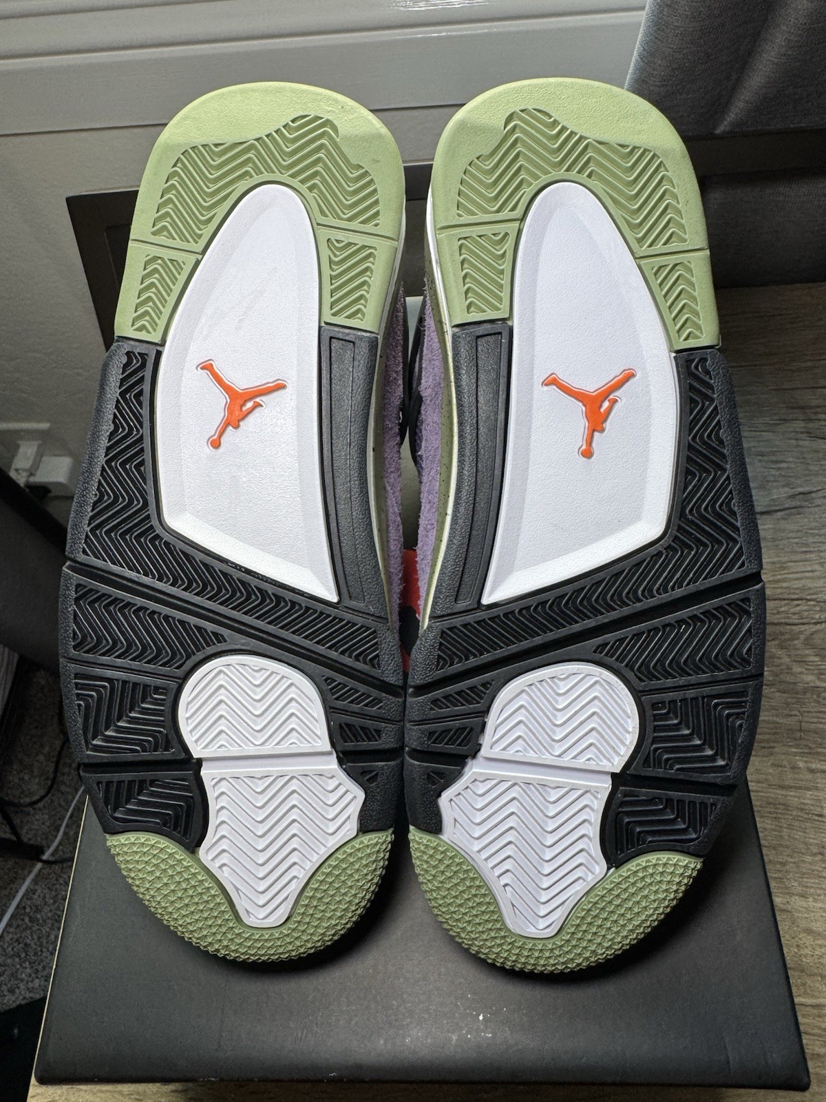 DS – WMNS AIR JORDAN 4 RETRO “CANYON PURPLE” – AQ9129-500 – SIZE 7.5 WMNS