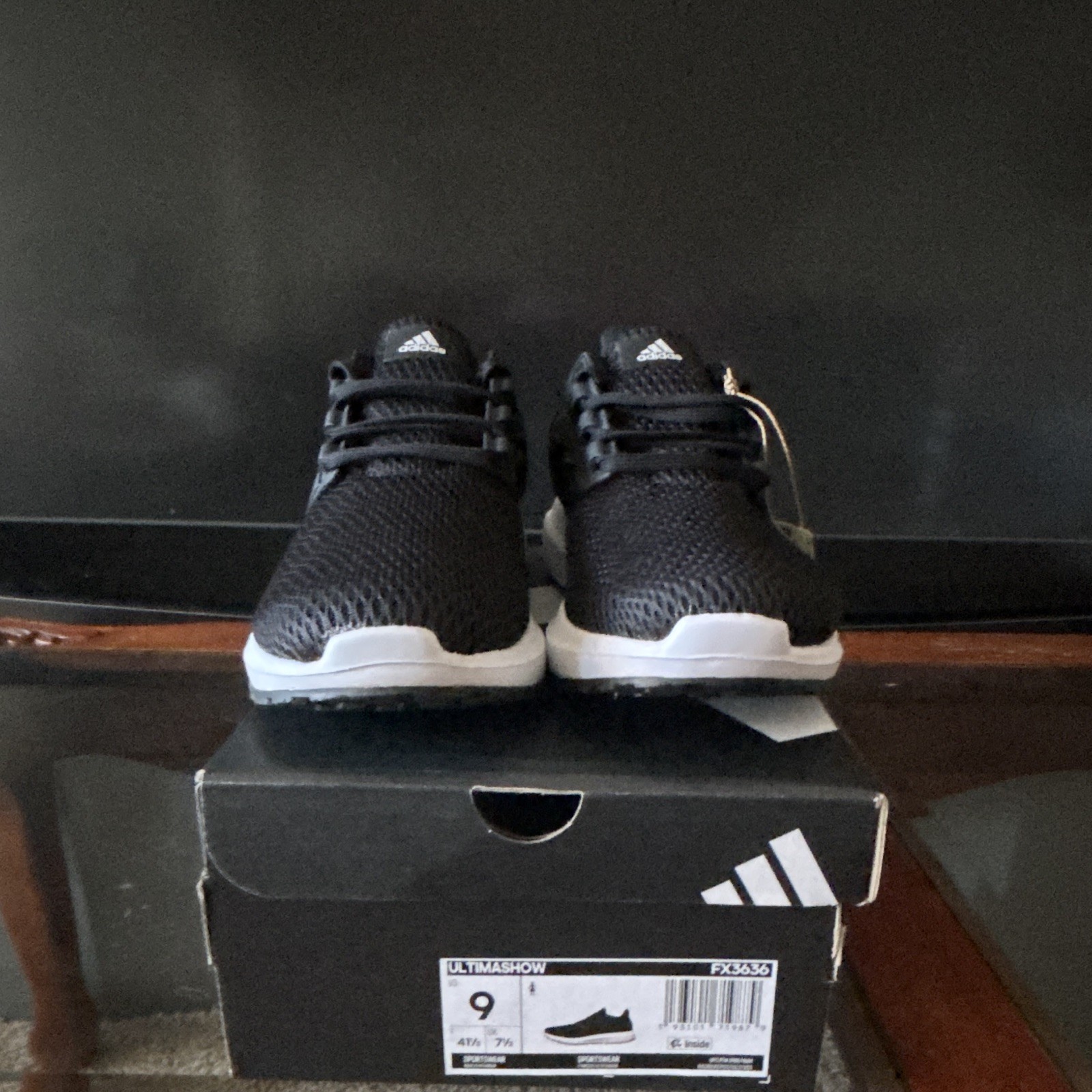 adidas Ultimashow Men’s Black/White Size 9