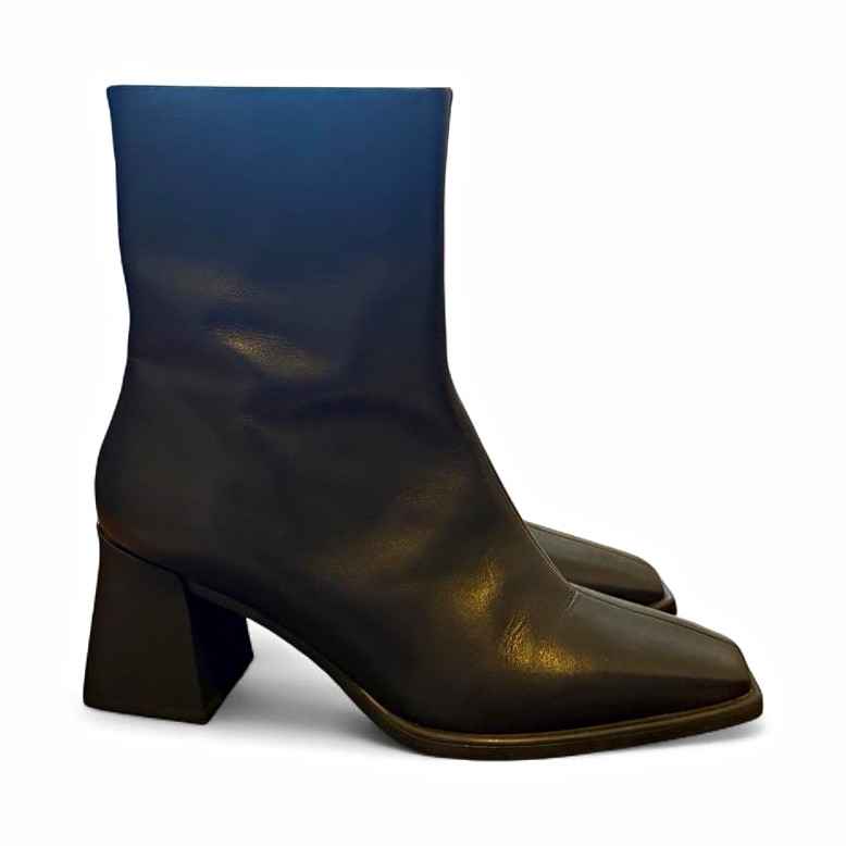 Vagabond Shoemakers Hedda Women’s Black Leather Ankle Bootie Square Toe Zip 38