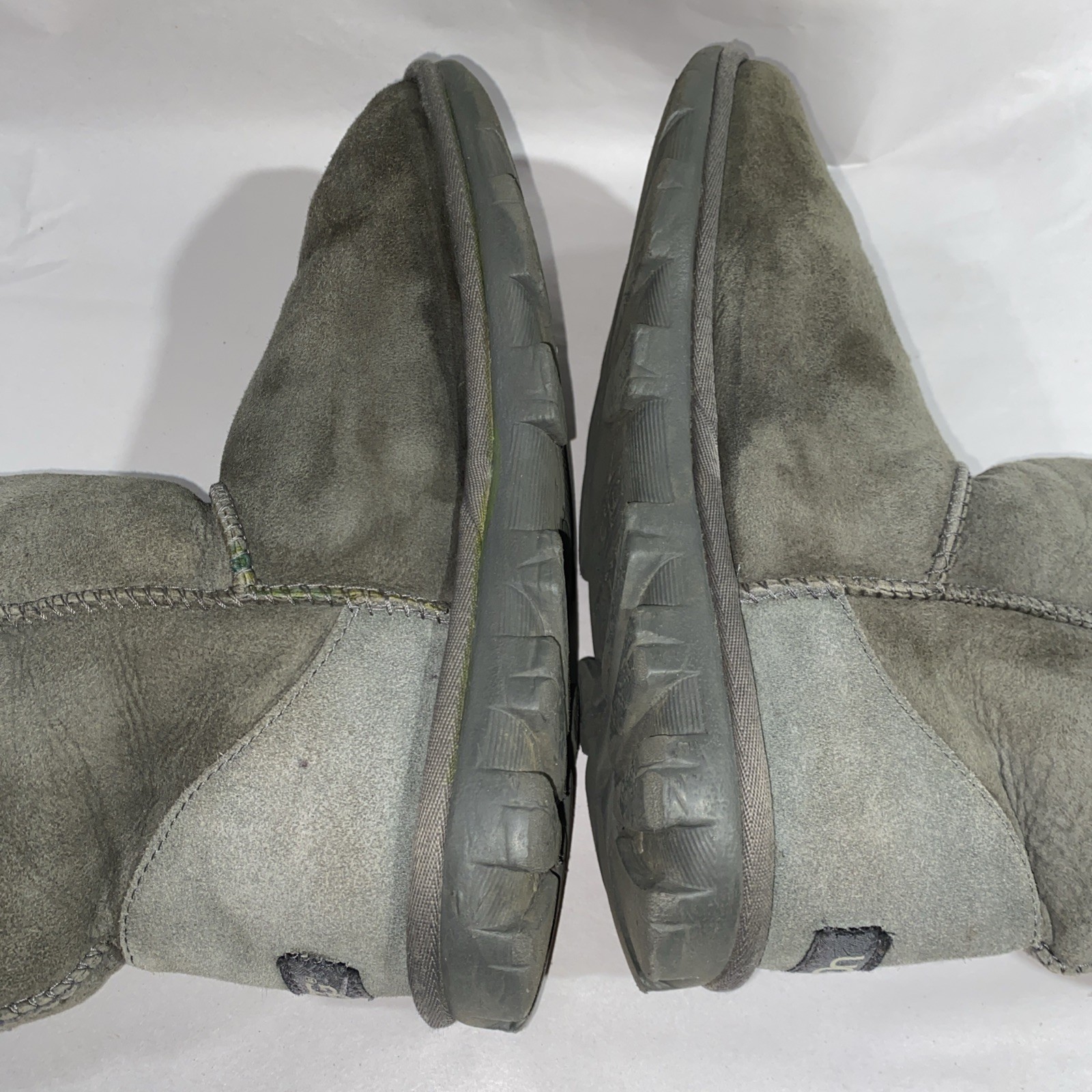 UGG Essential Short 5835 Gray Women’s Size 9 Snow Boots Lined Suede
