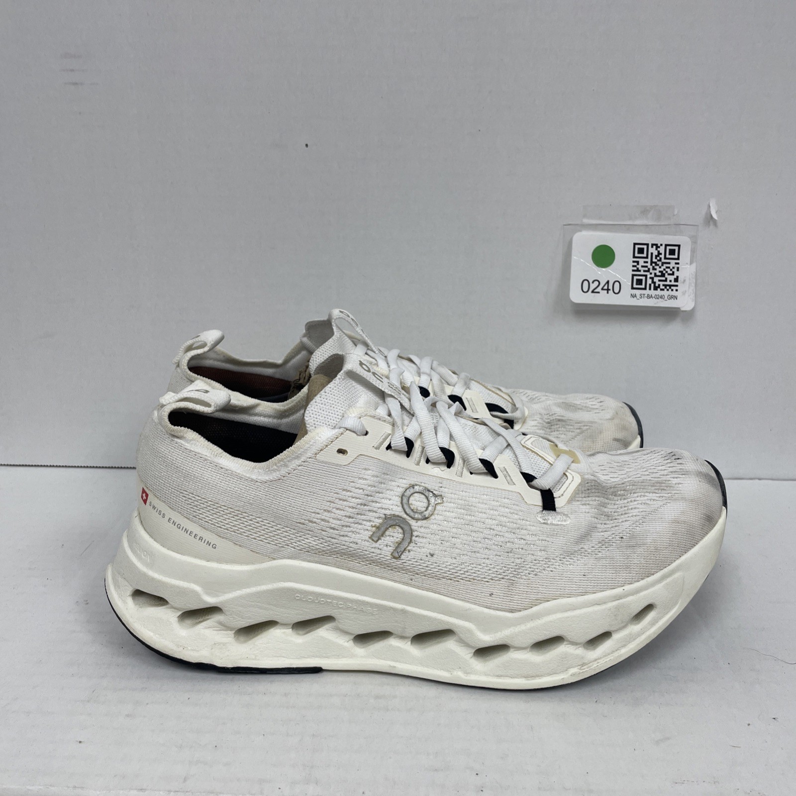 On Cloudsurfer Max U.S. Women’s Size 10 White Missing Insoles
