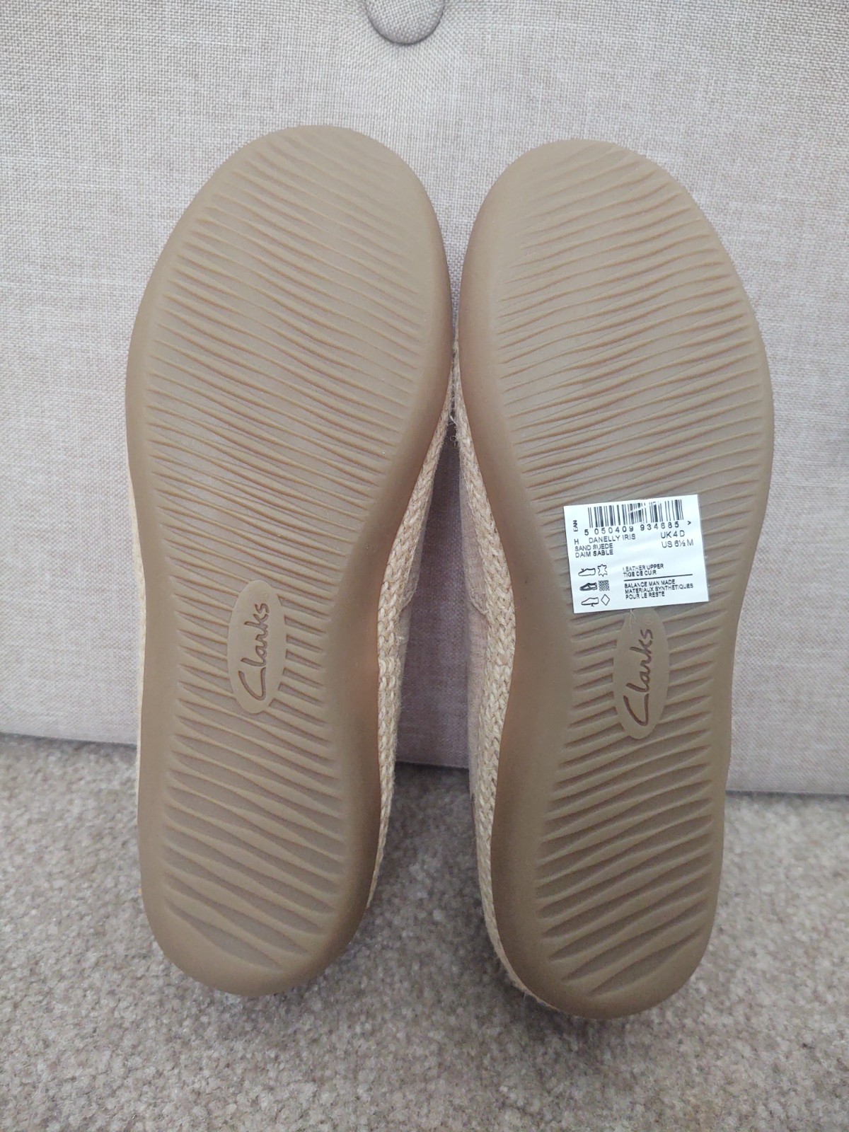NIB Clark’s Danelly Iris Sand Suede Beige Loafer Slip On Comfort Espadrille 6.5