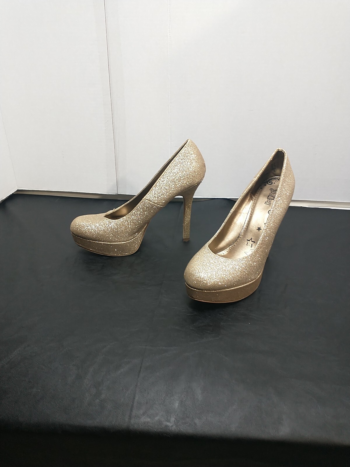 BRASH Womens SZ 11 Glitter Gold Man Made Materials High Heels