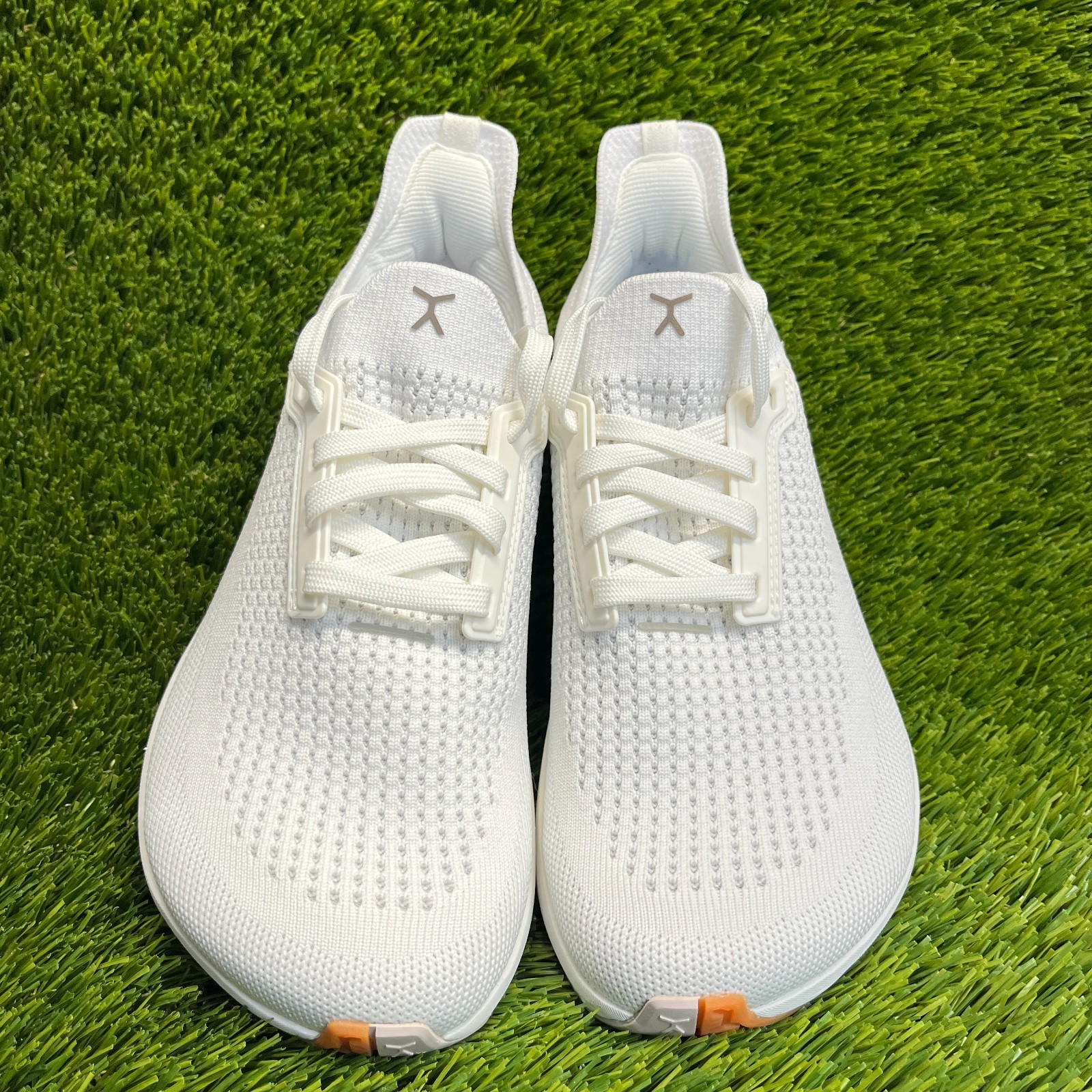 Flux Adapt Runner White Gum Womens Size 6 Running Athletic Walking Knit Shoes