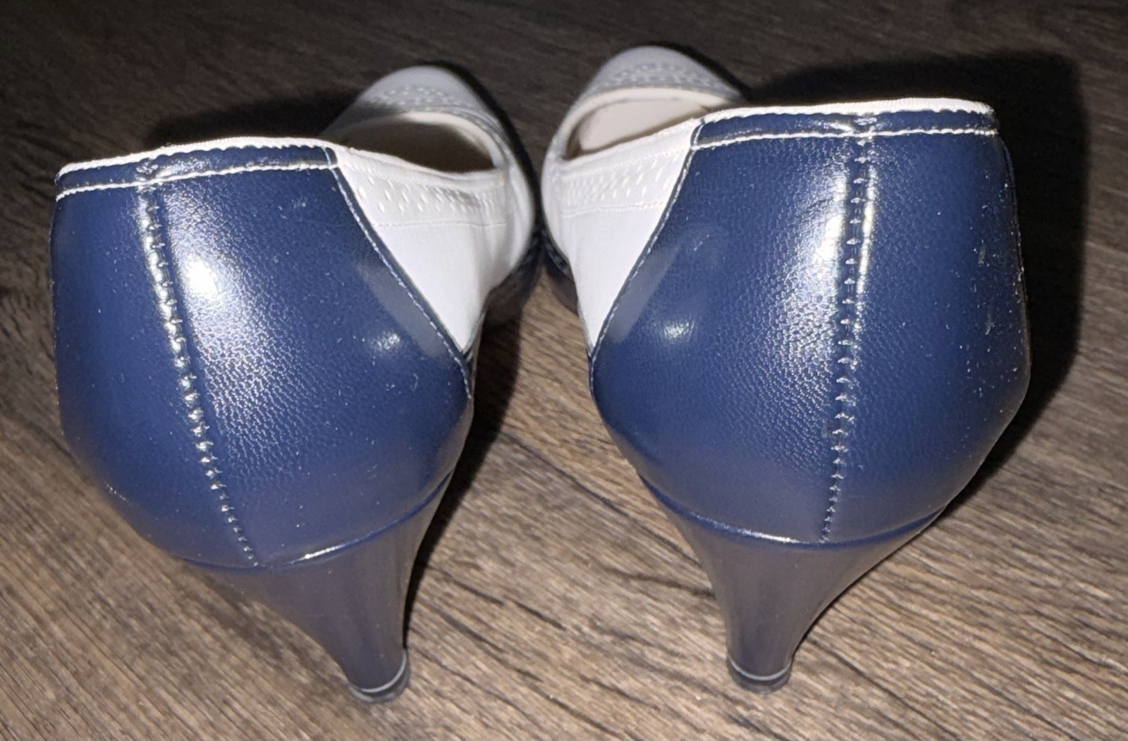 Women’s Vintage Selby Blue and White 2.5in Heel Perforated Saddle Style Pump 8.5