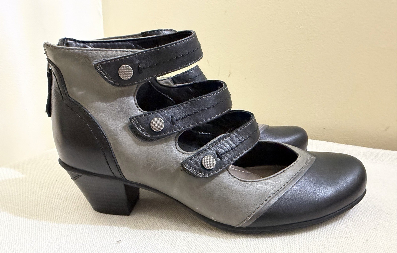Earth Serano Retro Artsy Strap Mary Jane Pumps Black Gray Leather Witchy Goth 7