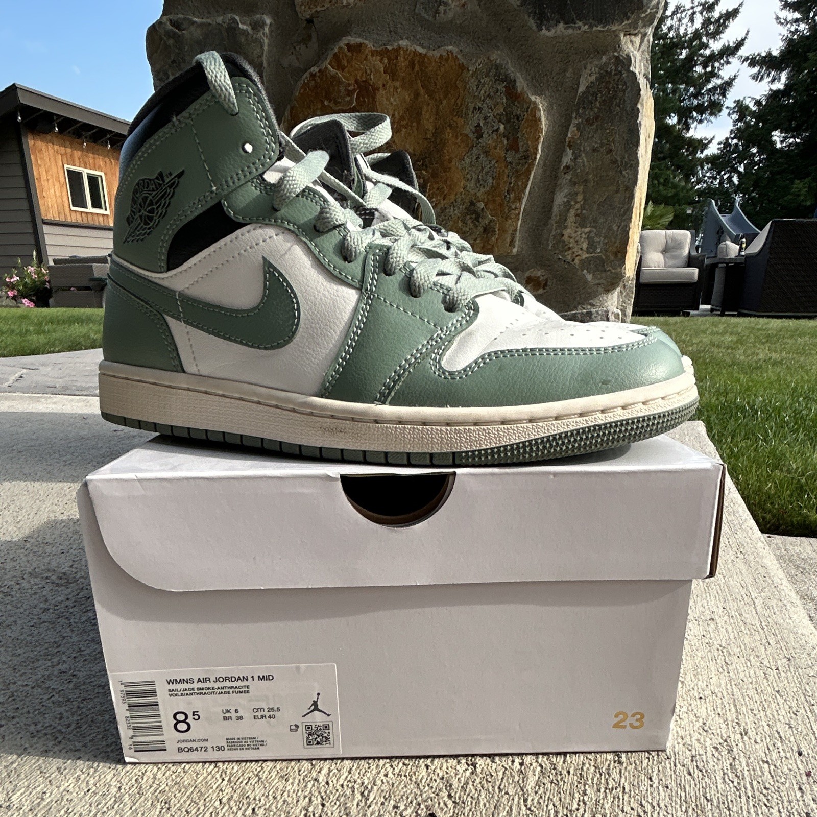 Jordan Air Jordan 1 Mid Jade Smoke Green/White Colorblock Leather BQ6472-130