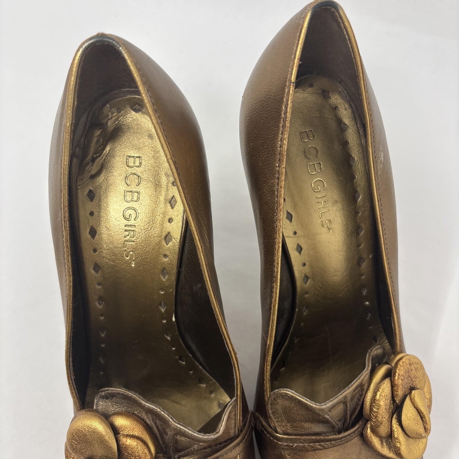 BCBGirls 3.75″ HEELS Bronze Leather SLIP ON LOAFER STYLE PUMPS SHOES 5B 35