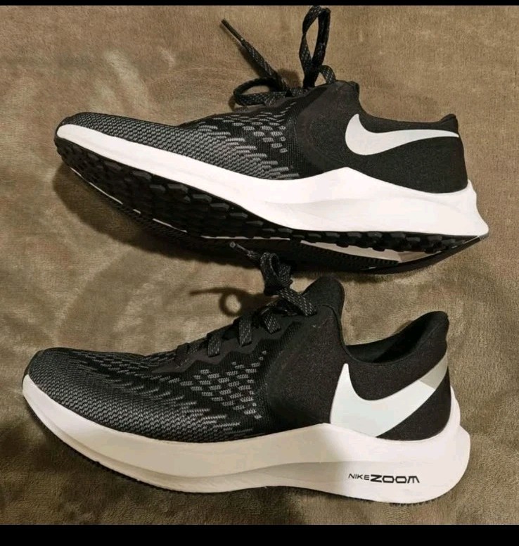 Nike Air Zoom Winflo 6 Black White Running Shoes Women’s Size 8