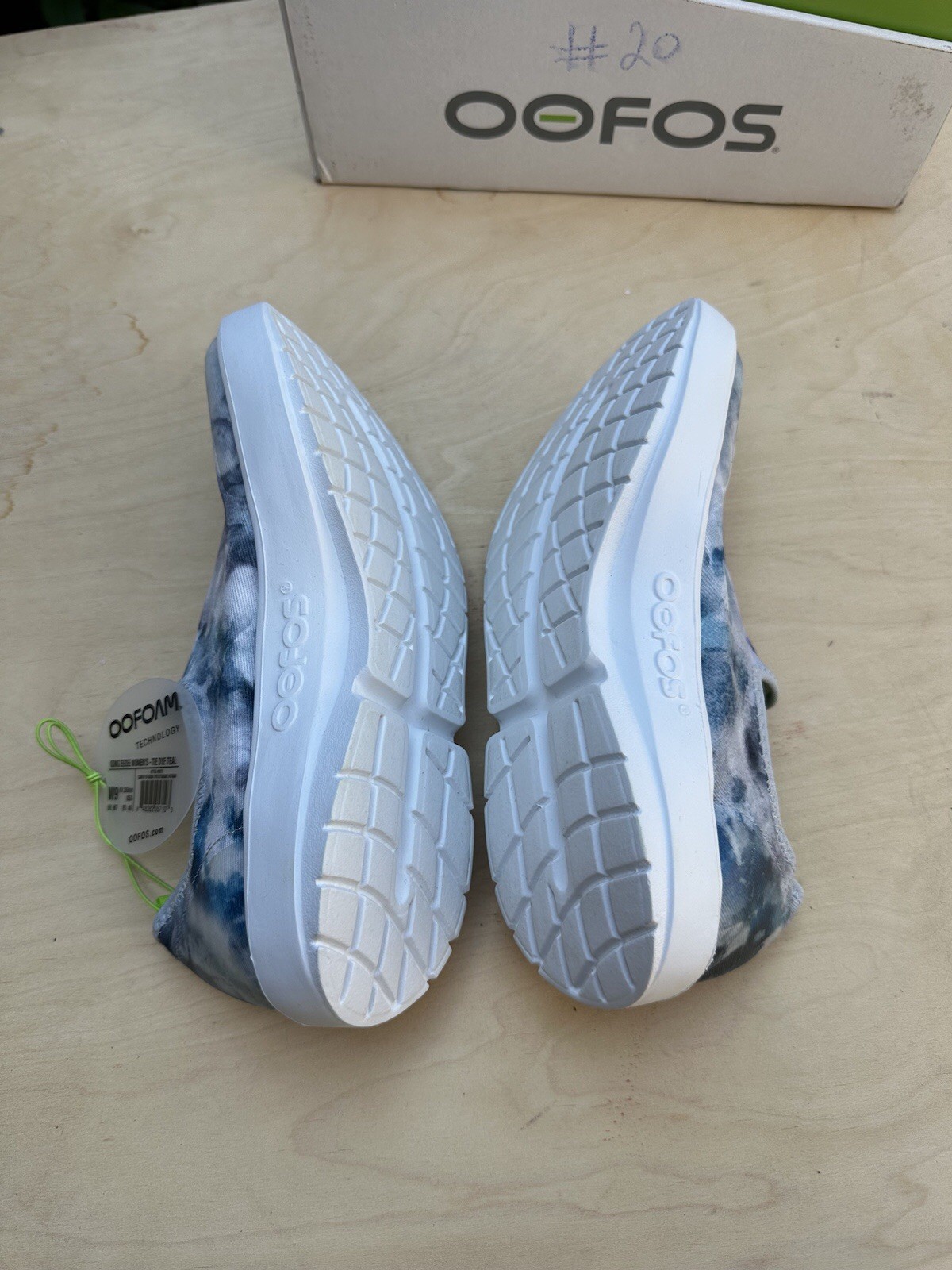 Oofos OOmg eeZee Low Sneakers Shoes Slip On Shoes Women Size 9 Blue