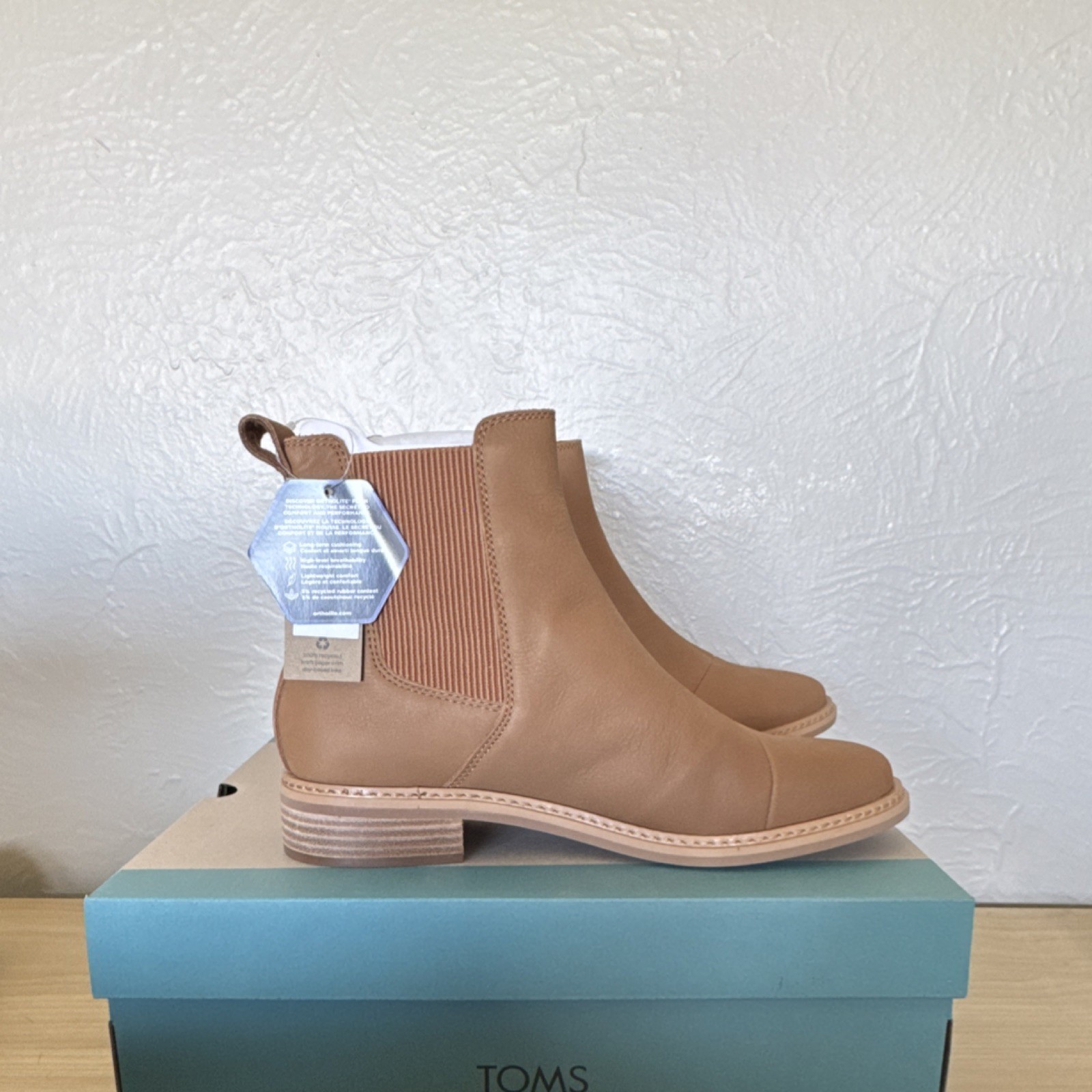 TOMS Chelsea Ankle Boots Women Tan Leather Pull On Elastic Gore Pull Tab