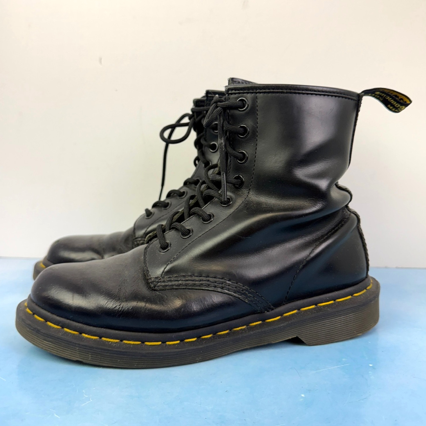 Dr. Martens 1460 Women’s US 7 Black Leather Combat Lace-Up Boots Smooth 8-Eye