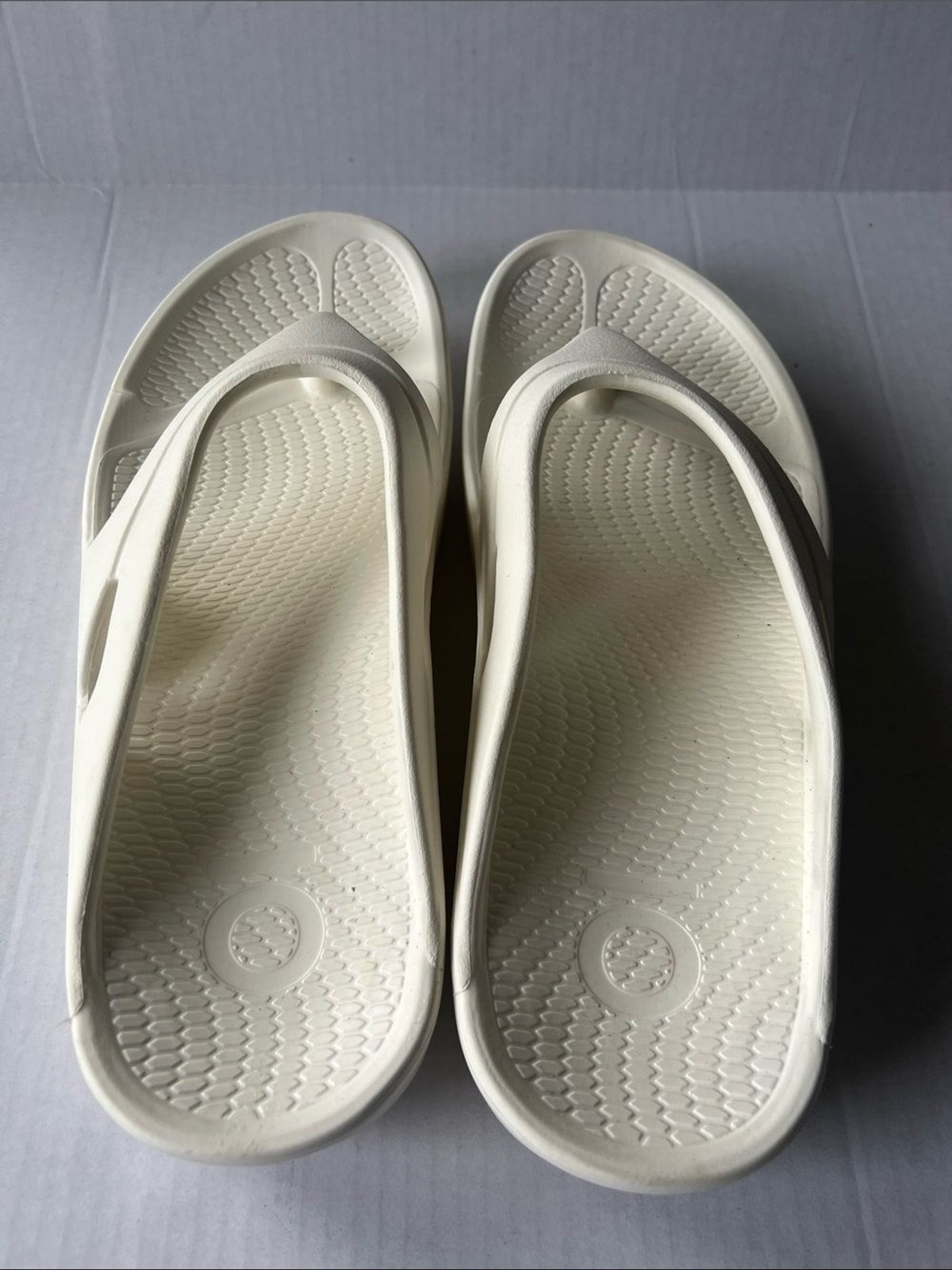 OKA White Foam Thong Sandals br RECOVERY FLIP FLOP, ROASTED OOLONG| UNISEX