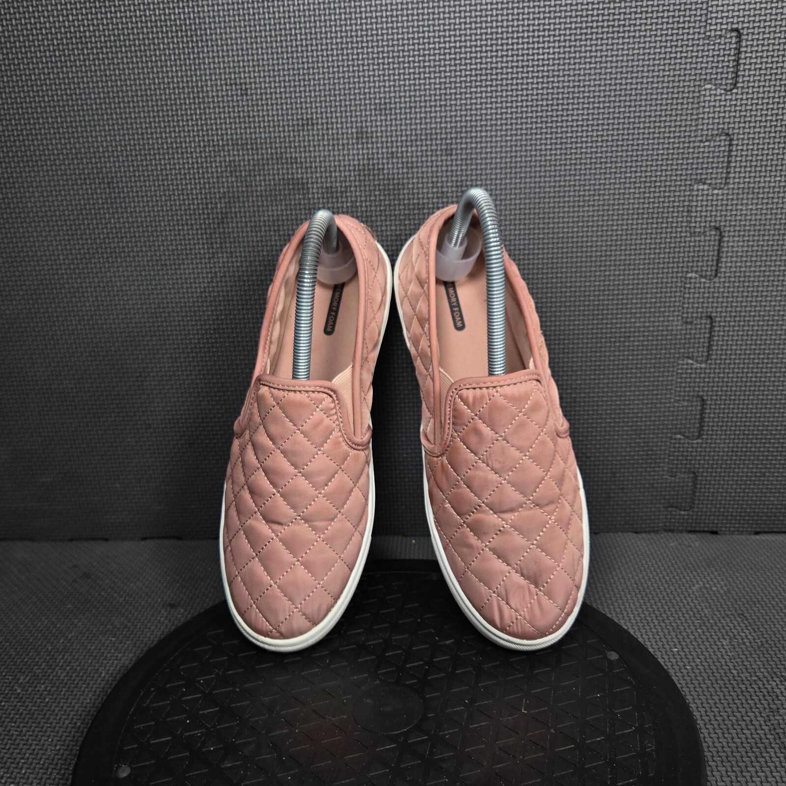 Time And Tru Memory Foam Quilted Shoes Womens Sz 8 Pink White Slip Ons