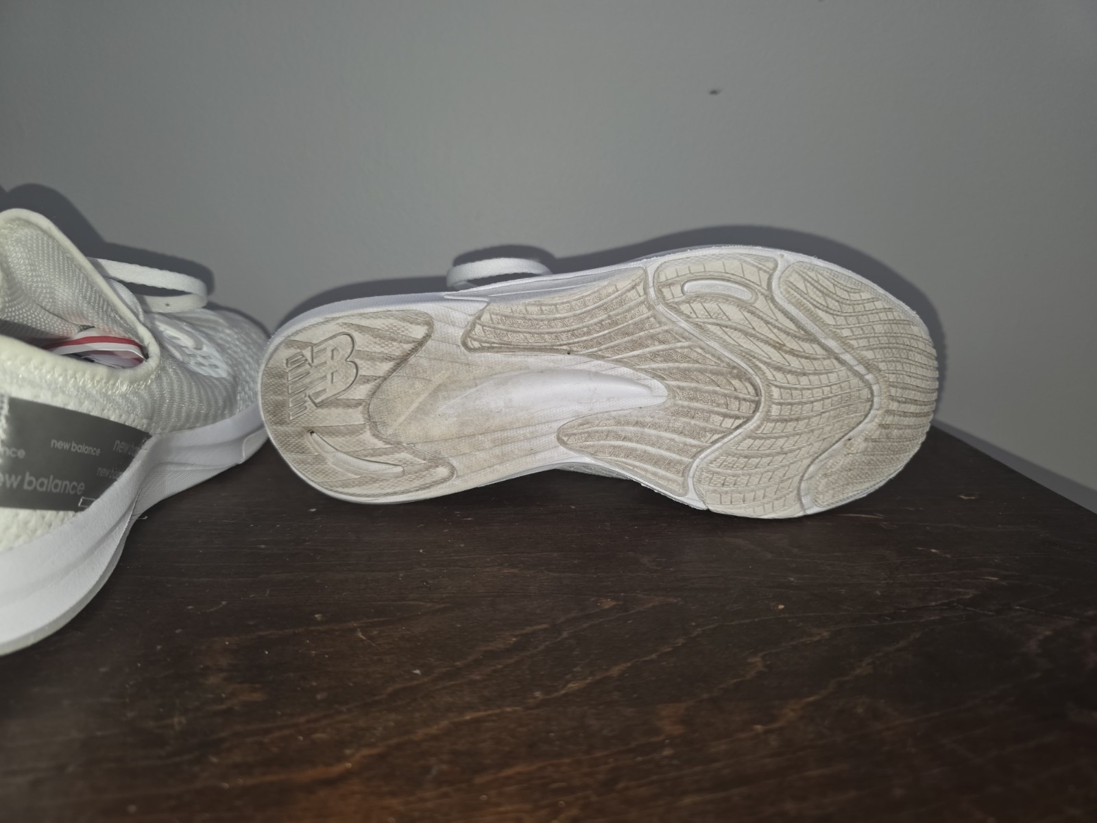 White Women’s NEW BALANCE Athletic Tennis Shoes Size 7.5 WNRGSLW2