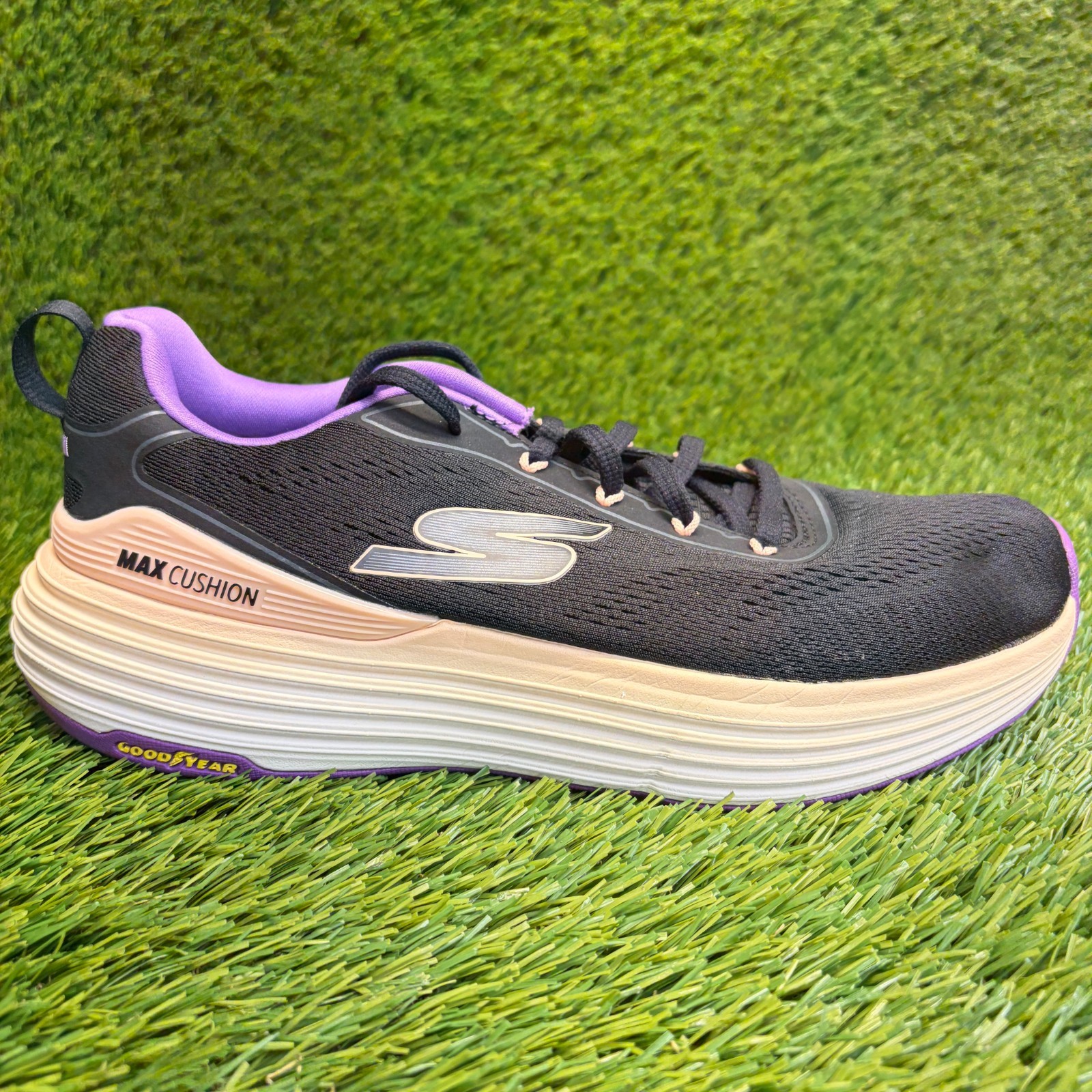 Skechers Max Cushioning Suspension Womens Size 8.5 Black Running Shoes Sneakers