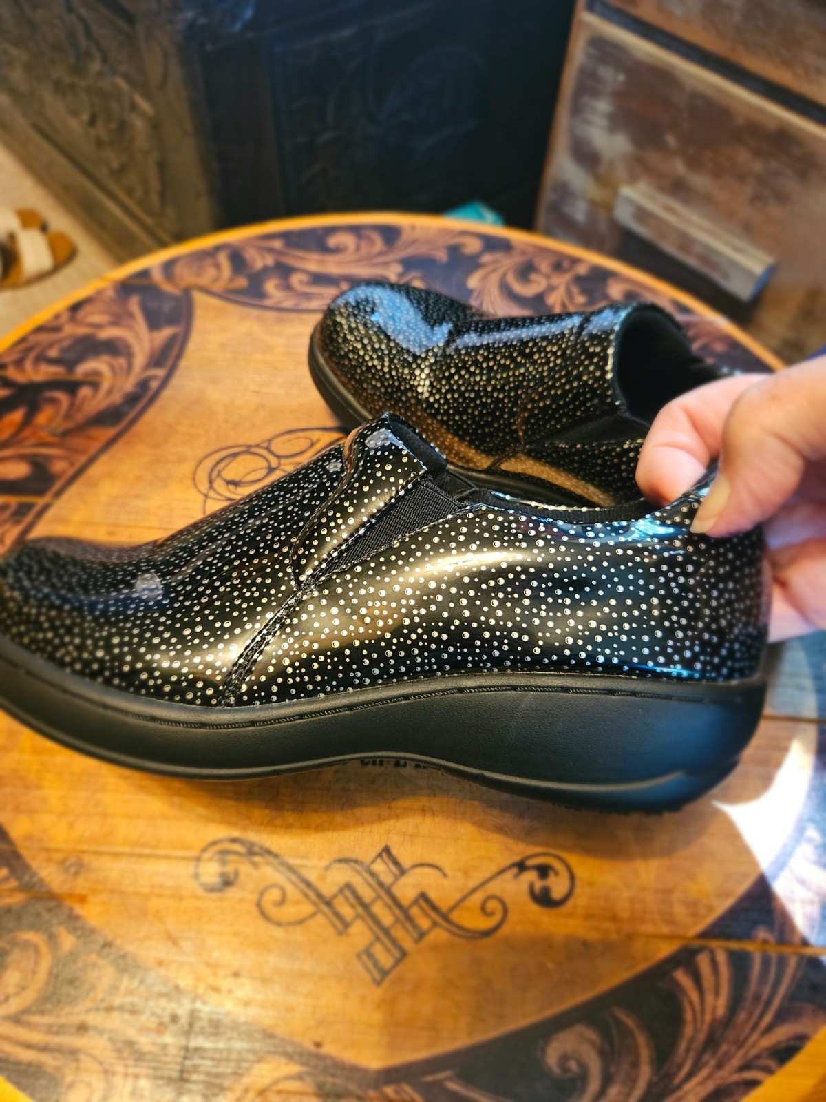 SPRING STEP SLIP ON SHOES BLACK TINY BUBBLE PATTERN – SIZE 7 – MOISTURE WICKING