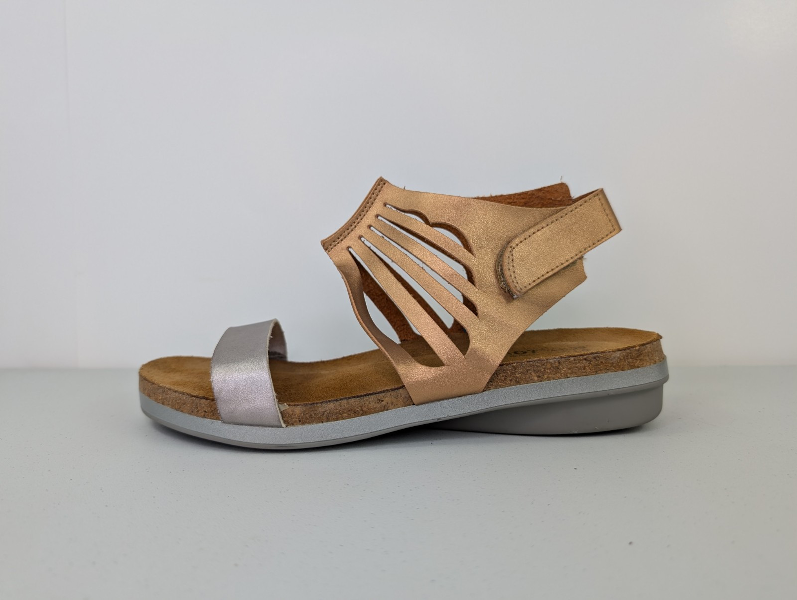 Naot Sandals Womens 39 US 8 Ankle Back Strap Hook Loop Open Toe Comfort Shoe