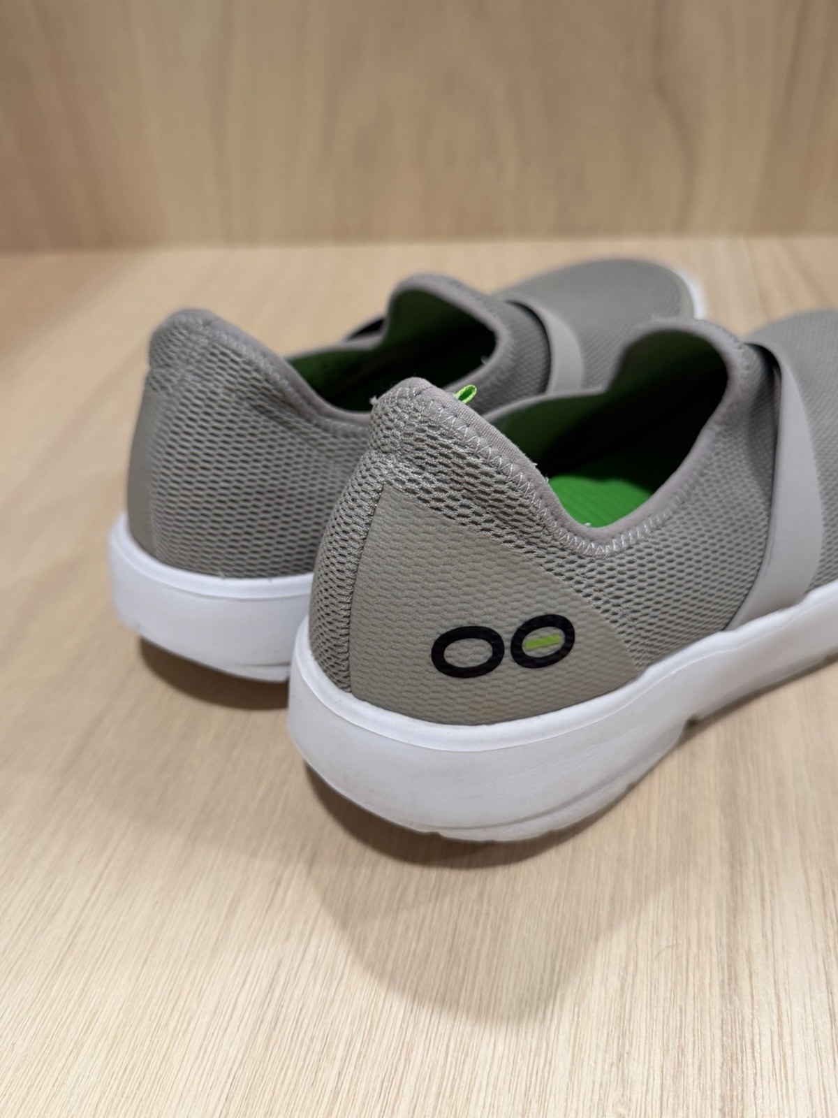 OoFos Oomg eeZee Womens Gray Slip-on Comfort Recovery Shoes SIZE 8
