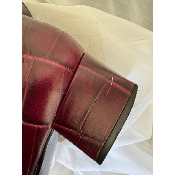Etienne Aigner 7W Burgundy Croc Embossed Leather Block Heel Pumps Dark Academia
