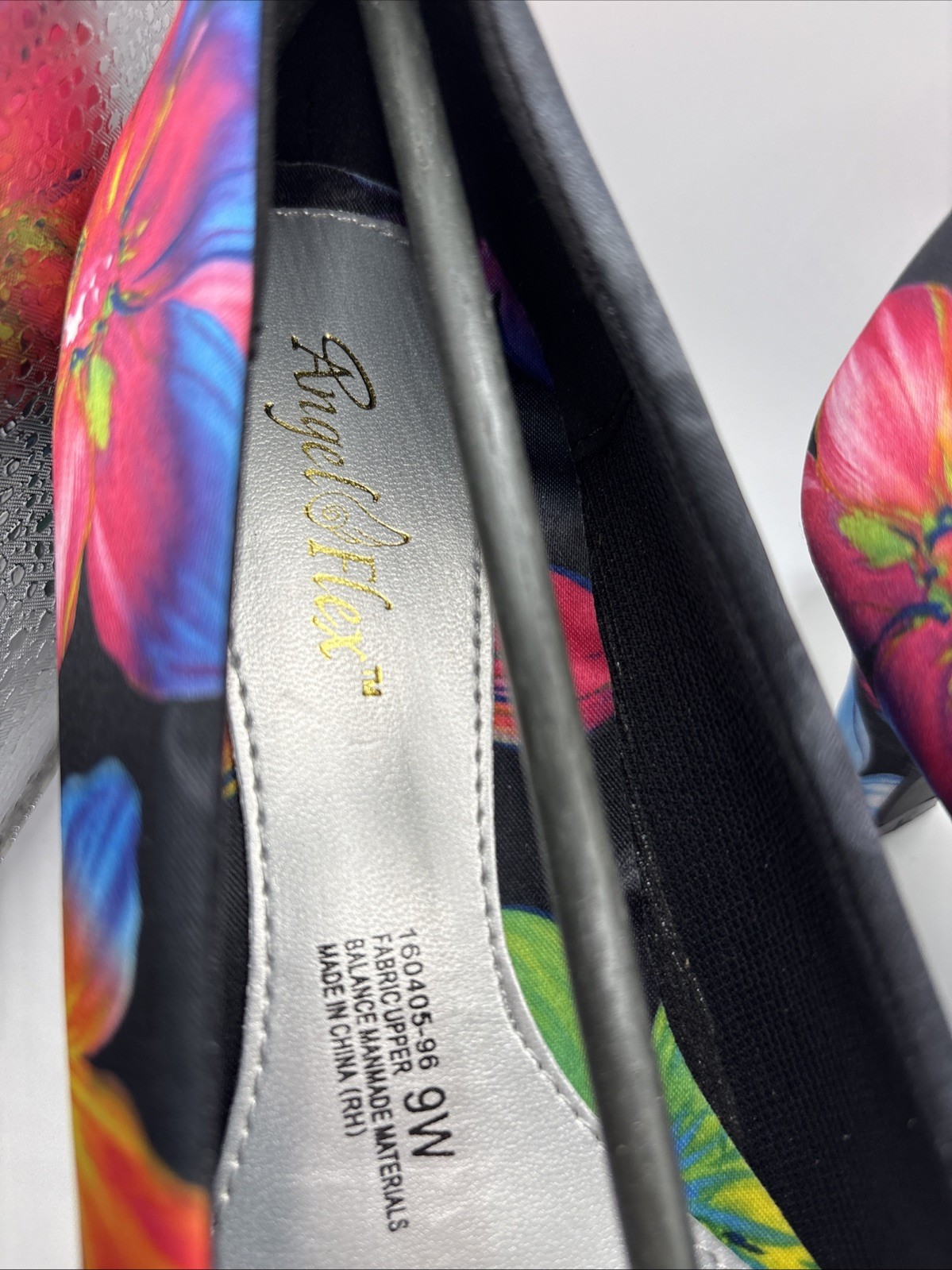 Angel Flex Heels Vibrant, Tropical Floral 2.5” Heel New W/O Tags Sz 9W EUC Comfy