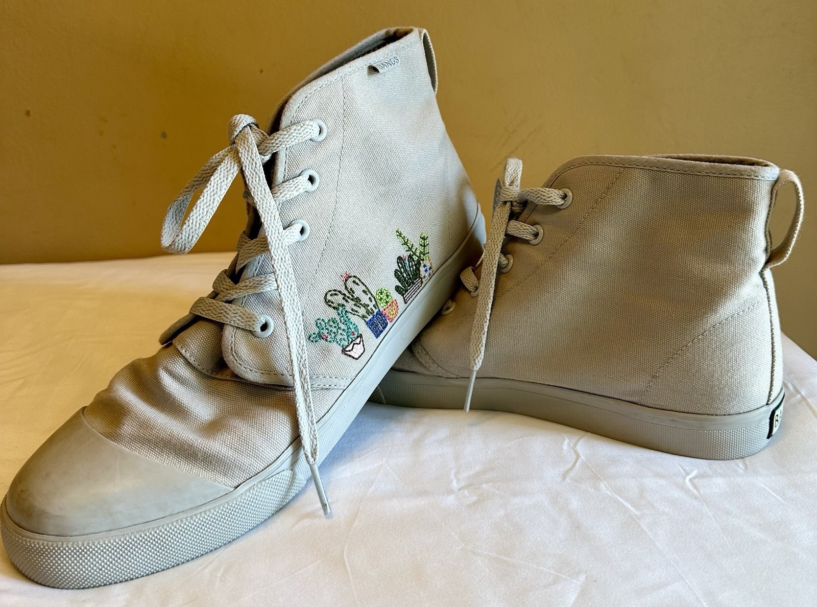 Bangs London Fog Succulent High Top Sneakers Women’s Size 10.5 Men’s 9