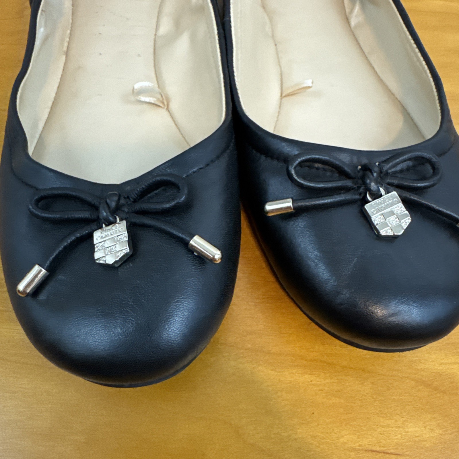 Vince Camuto Black Leather Ballet Flats Bow Slip On Women’s US 8.5 M EUR 39.5