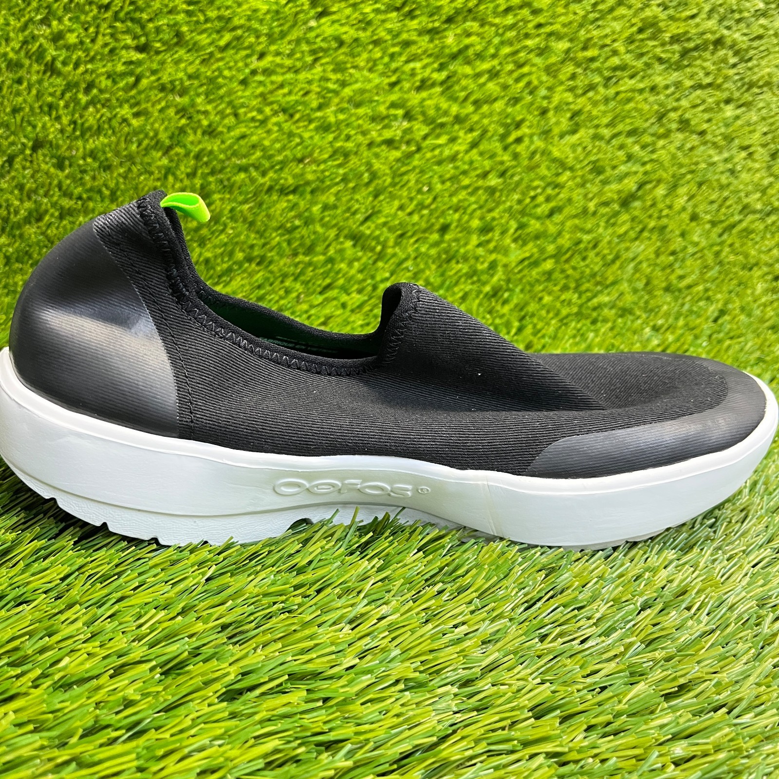OOFOS OOmg eeZee Low Womens Size 9 Black Casual Walking Slip On Recovery Shoes