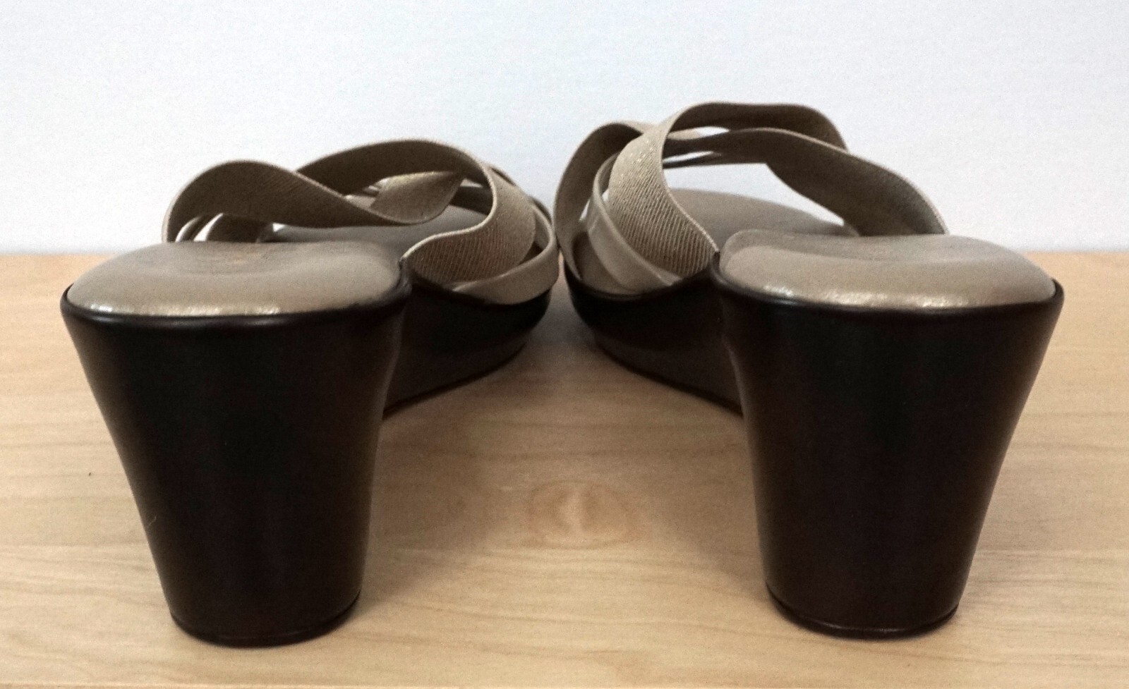 White Mountain Womens Beige Brown Gold Metallic Wedge Sandals Heels Shoes Size 7