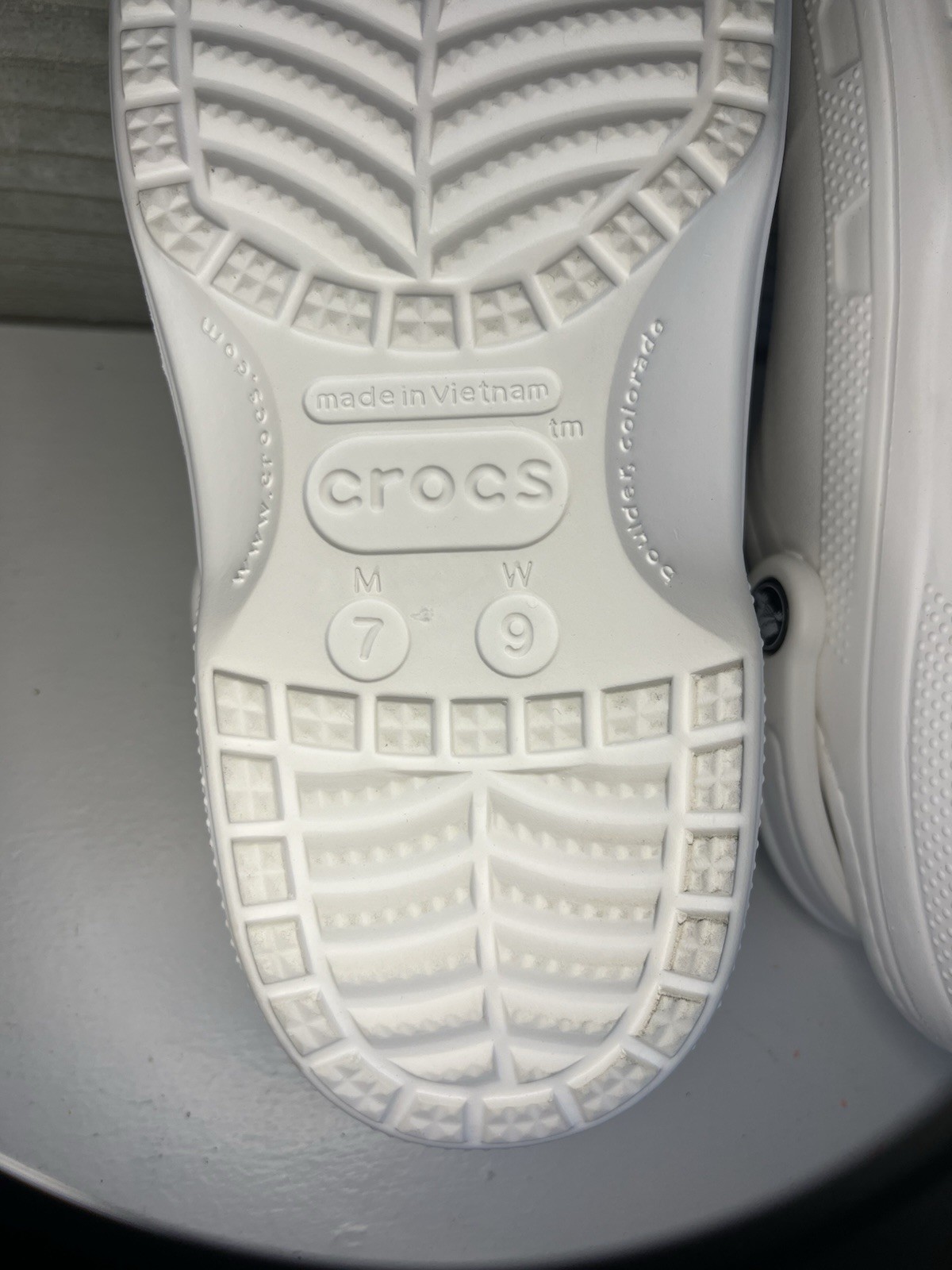 CROCS Unisex Classic Gray Baya Lined White Clogs Size Men 7/Women 9