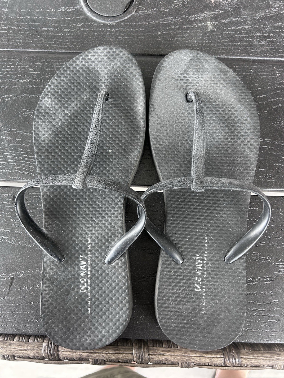 Aerie And Old Navy Flip Flops Both Size 7 Lot Of 2